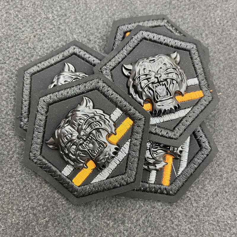 五金绣花标 皮标皮牌超纤标 爆款虎头标 服饰箱包配件 鞋帽围巾标 织唛绣花标肩章臂章魔术贴帽徽订制可来图来样免费画图设计