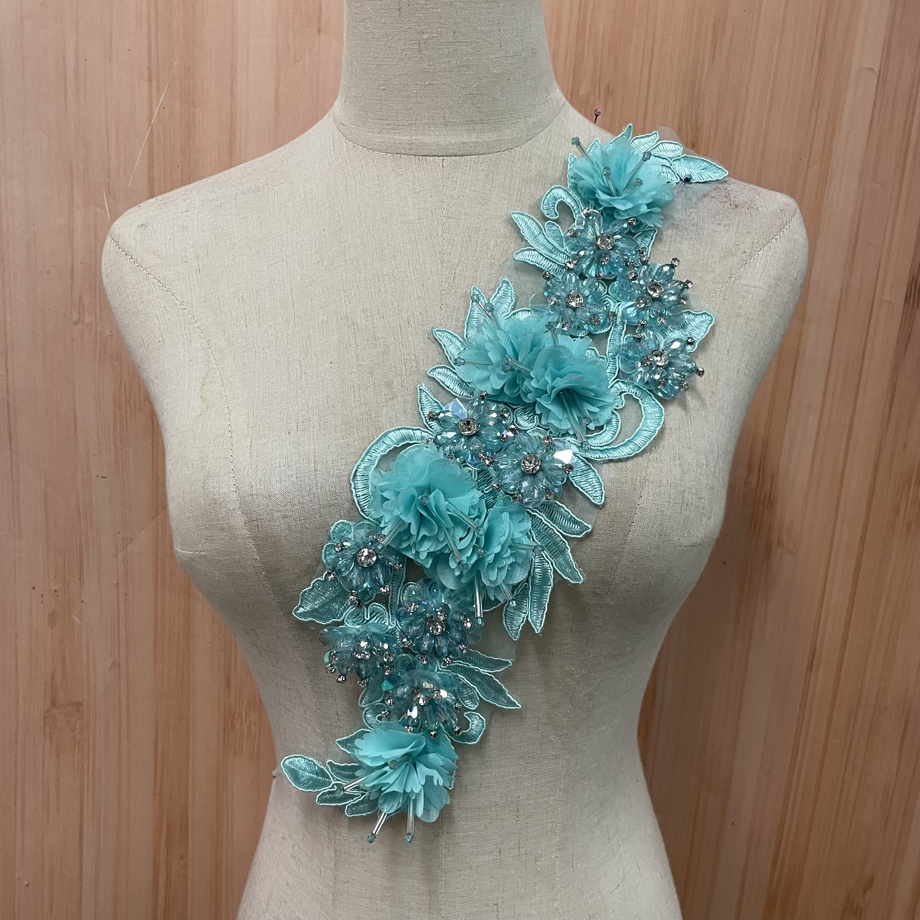 Double-layer three-dimensional sticky flower small flower polyester filament organza water-soluble lace women's wear, children's wear, evening gowns and home textile accessories Specification image