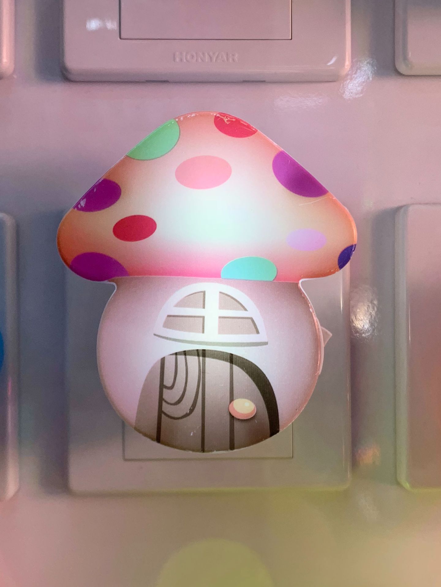 QL-506 Creative Design Switch-shaped mushroom LED night light for sleeping corridor bedroom mom with British standard details Picture