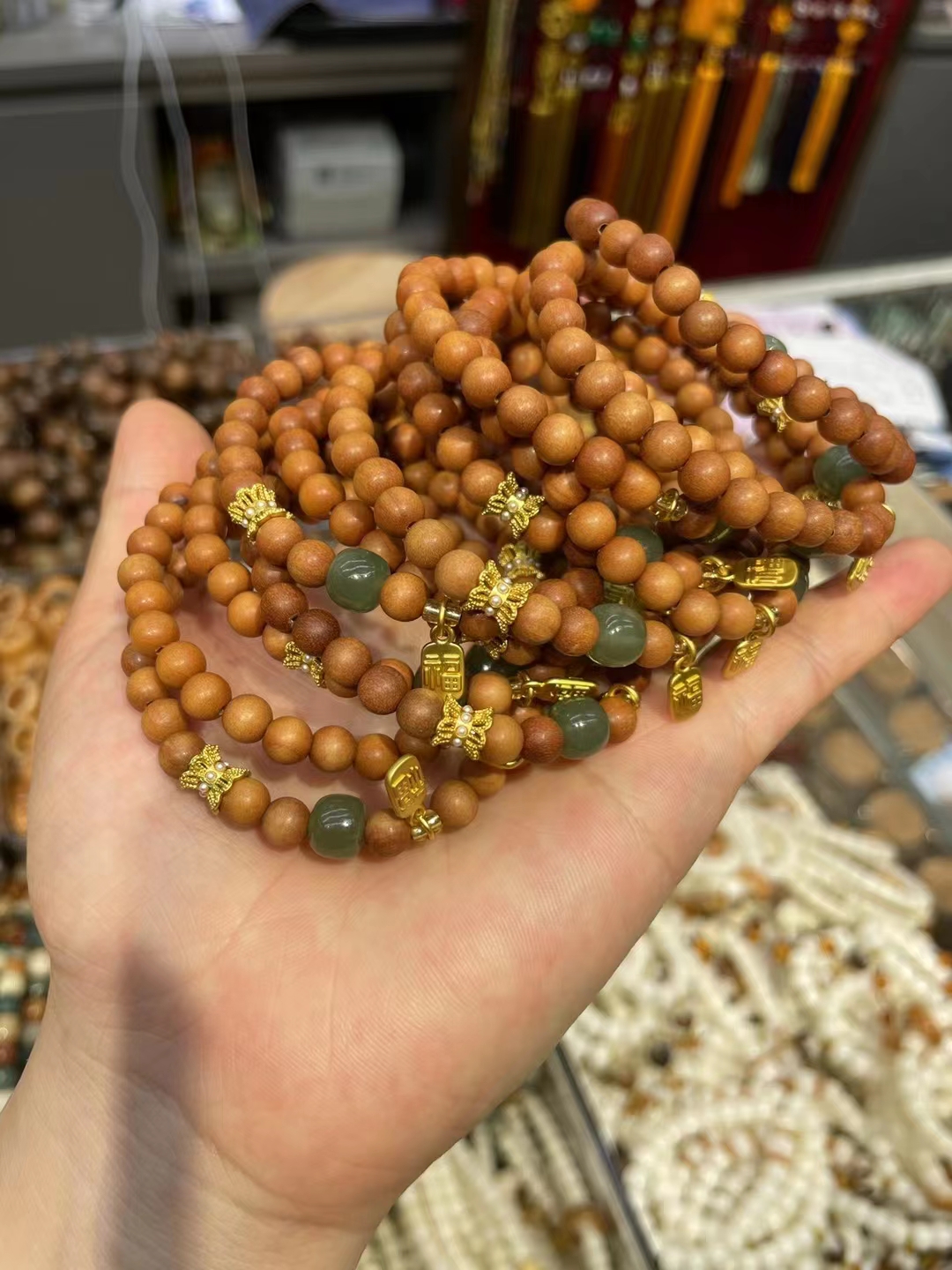 New arrivals in the store: A wide variety of Barbie scented beads and Hetian jade accessories, complete in style. Quality guaranteed by our long-established store Application Scenario