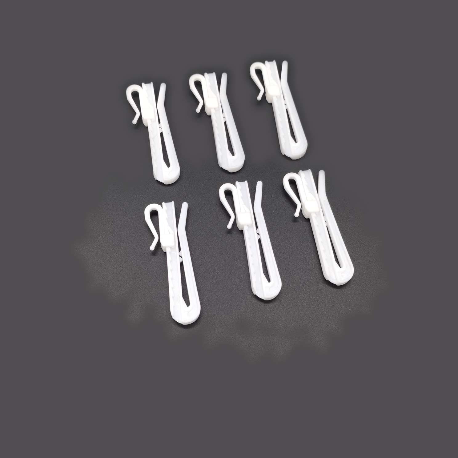 Curtain Plastic Adjusting Hook Adjusting Hook Cloth Tape Hook Application Scenario
