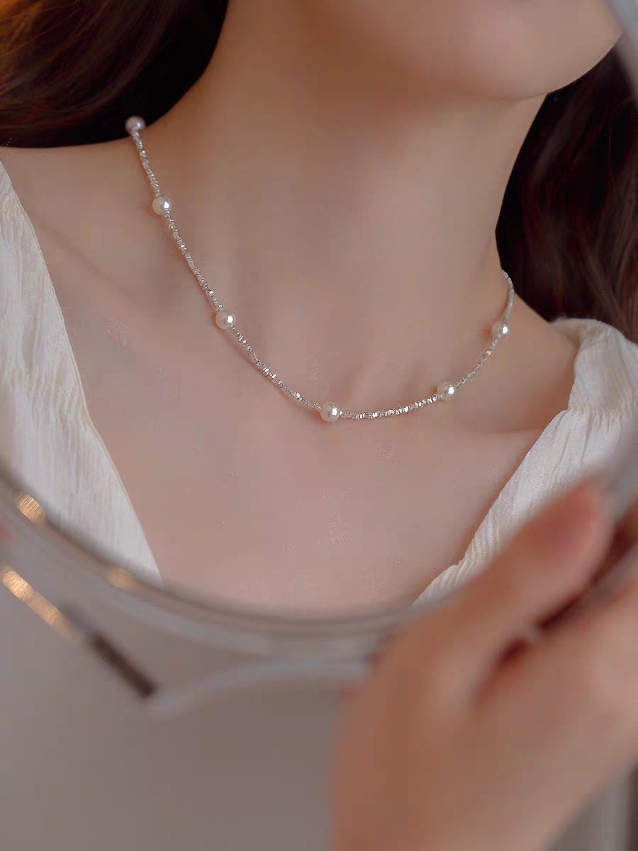 Broken Silver A Few More Than Two Beads Necklace Application Scenario