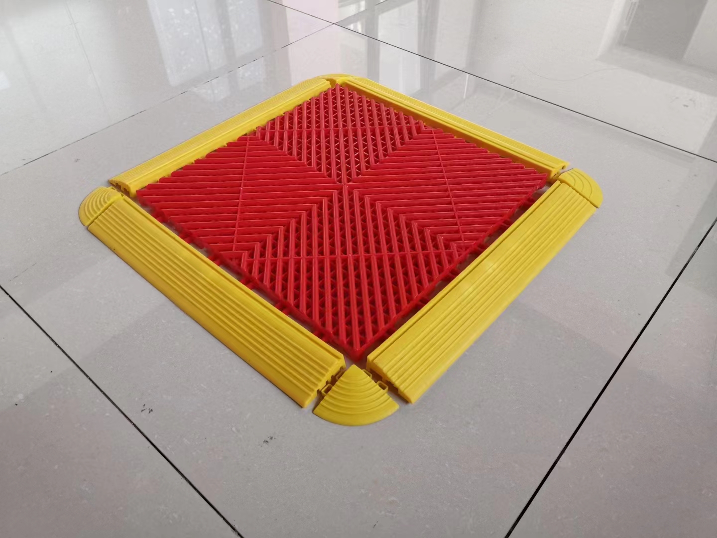 Car wash floor grating, drainage and leakage floor mat, plastic spliced grid board, plastic grid floor mat, moisture-proof board, ground grid board, car wash floor, basketball floor Specification image
