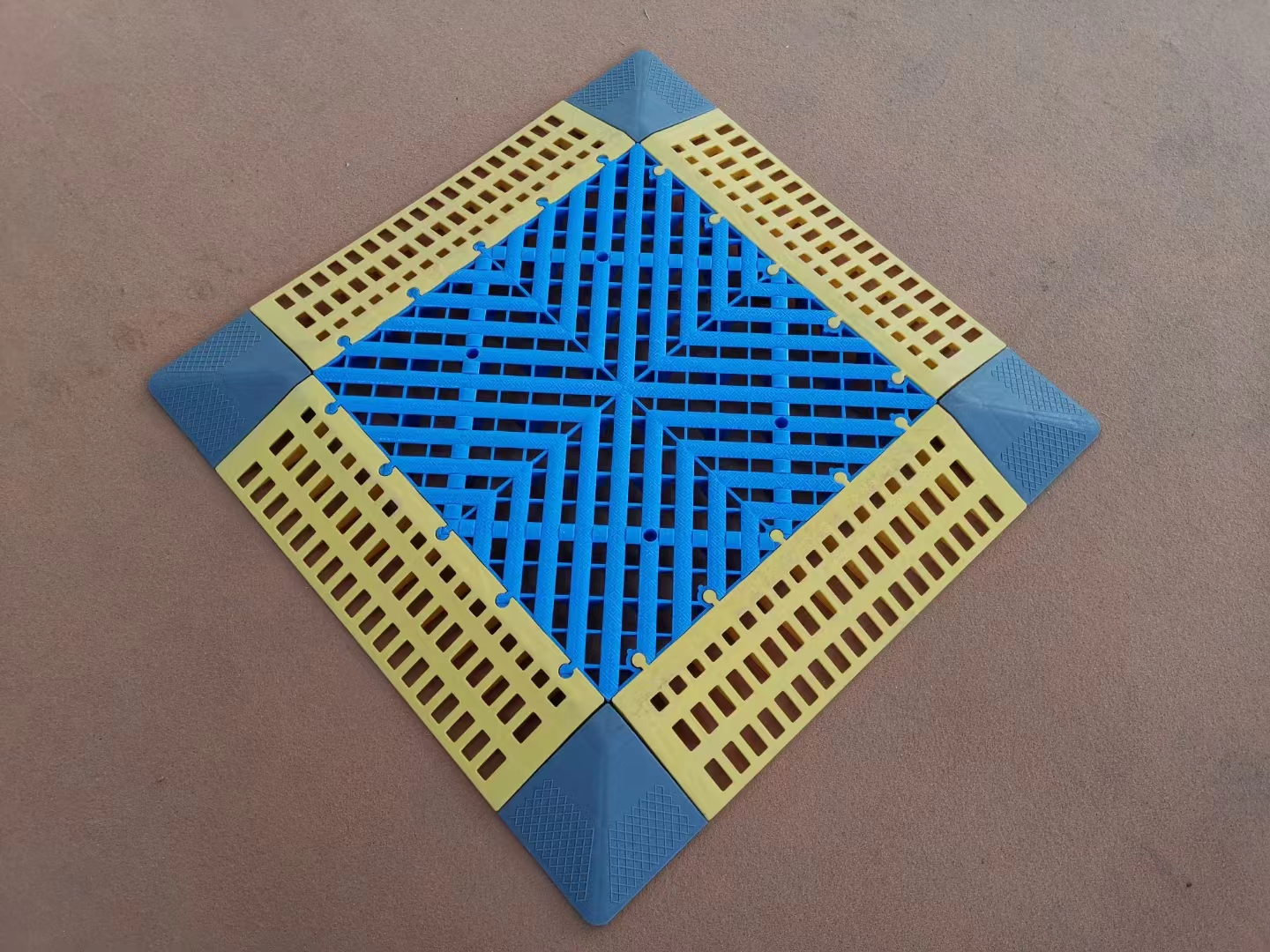 Car wash floor grating, drainage and leakage floor mat, plastic spliced grid board, plastic grid floor mat, moisture-proof board, ground grid board, car wash floor, basketball floor details Picture