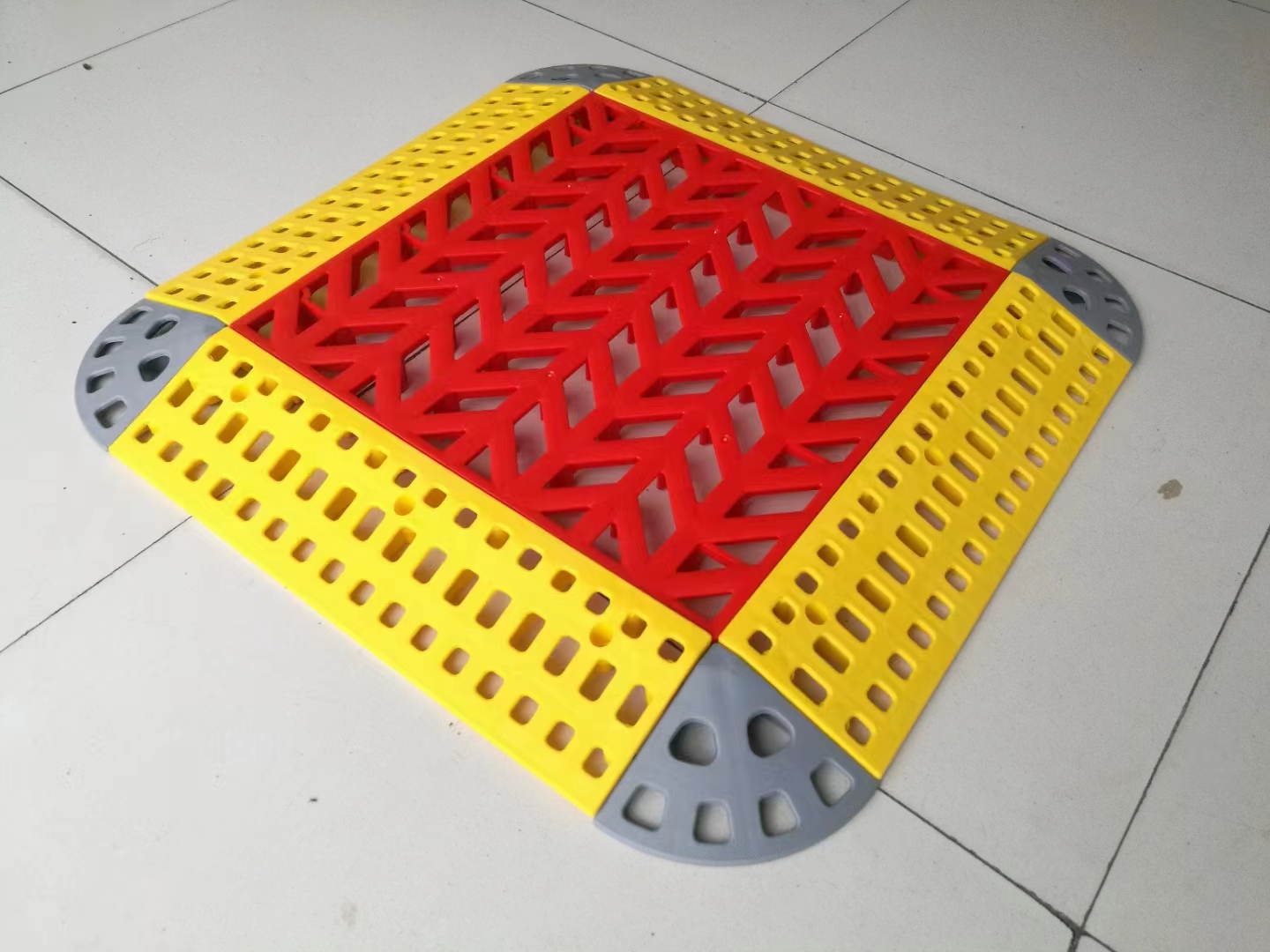 Car wash floor grating, drainage and leakage floor mat, plastic spliced grid board, plastic grid floor mat, moisture-proof board, ground grid board, car wash floor, basketball floor details Picture