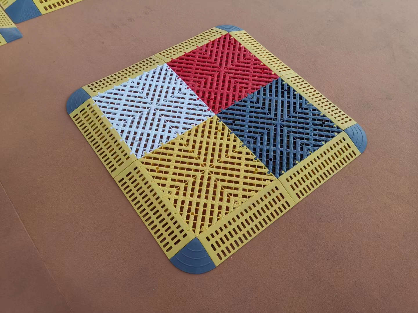 Car wash floor grating, drainage and leakage floor mat, plastic spliced grid board, plastic grid floor mat, moisture-proof board, ground grid board, car wash floor, basketball floor Specification image