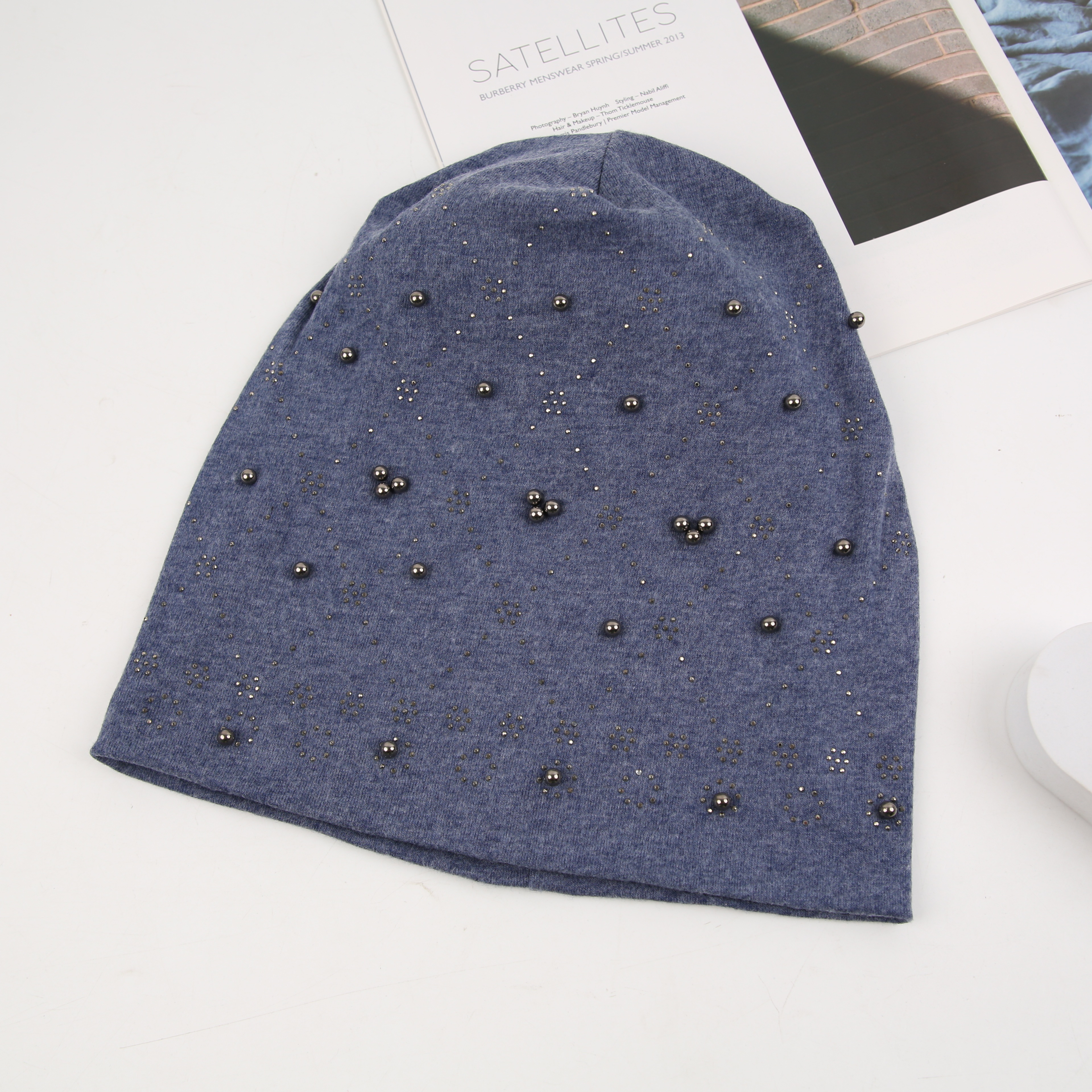 Black pile cap for women, spring and autumn, Japanese-style knitted postpartum cap, fashionable headscarf, versatile, internet-famous, rolled-up cold cap, winter pearl Item Picture