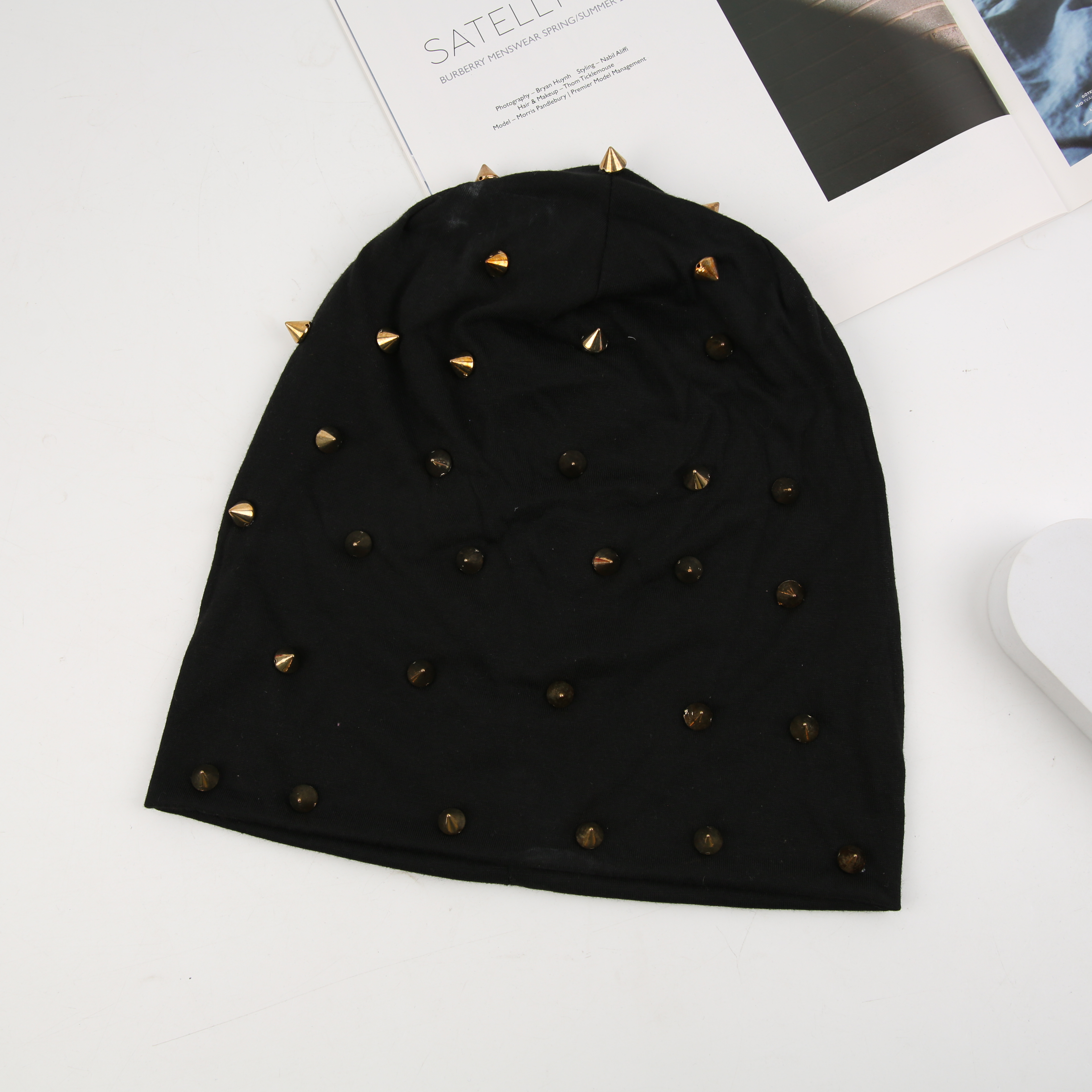 A black macaron pile hat for women to show off their faces, a small internet-famous knitted cold hat, a woolen hat with a large head circumference, a Japanese-style thin style for men during the spring and autumn postpartum period Item Picture
