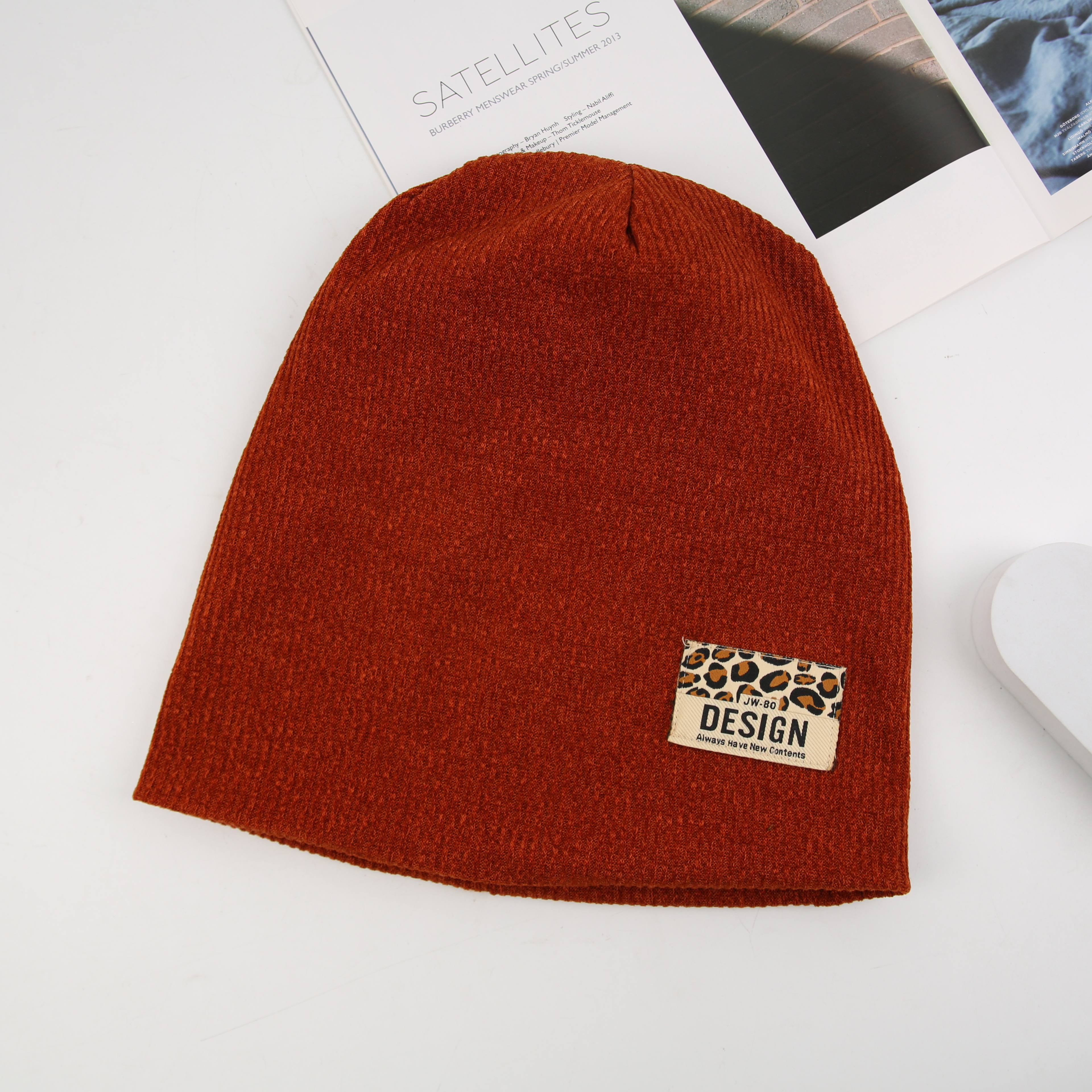 Women's autumn and winter Japanese-style cold hats that accentuate the face, small pullover hats, big head encirclement hats, postpartum hats, and no-makeup headscarves Application Scenario