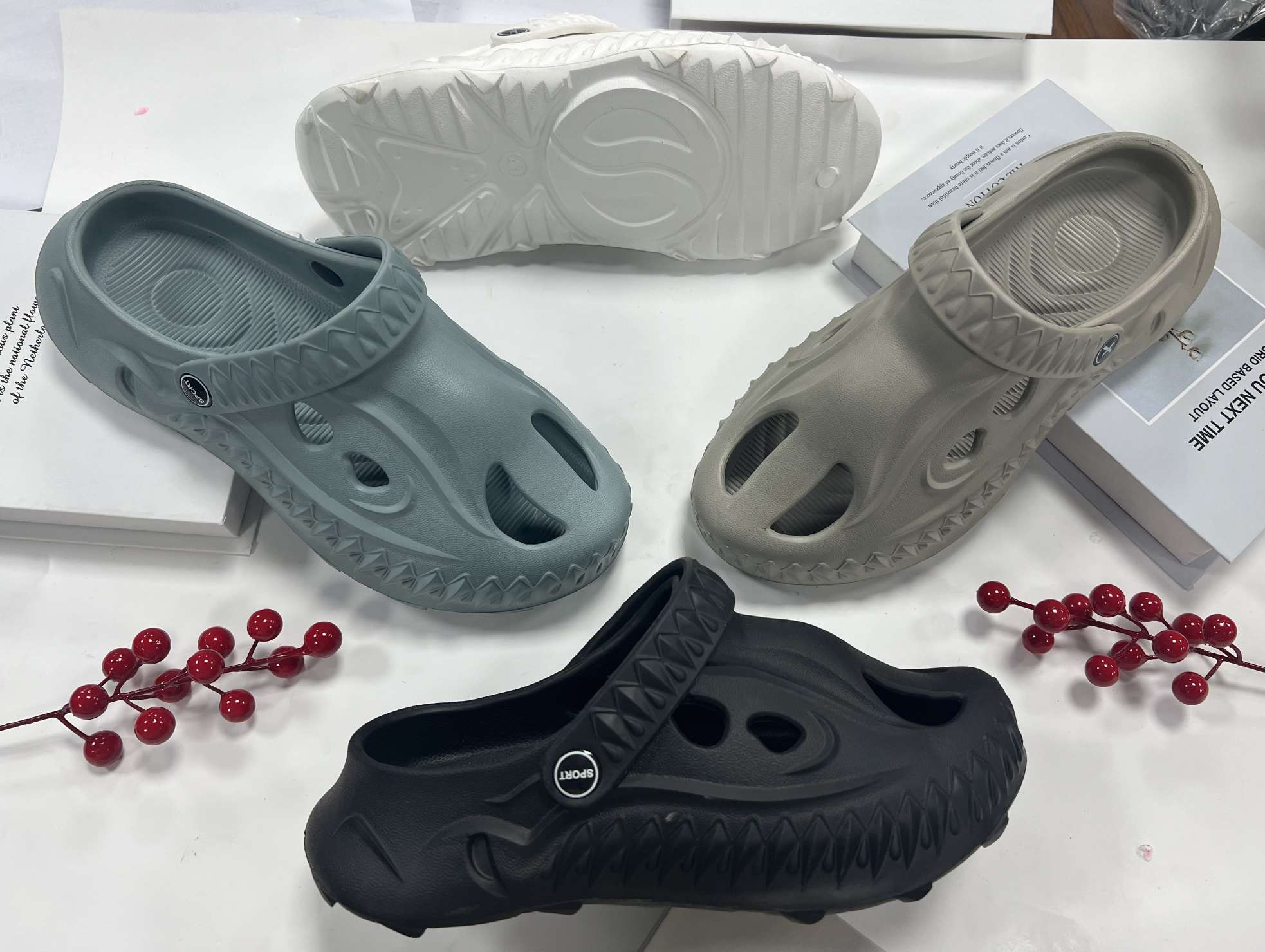Summer Crocs men's trend anti-slip wear-resistant soft-soled overhead sandals wear thick soled beach men's slippers casual 061