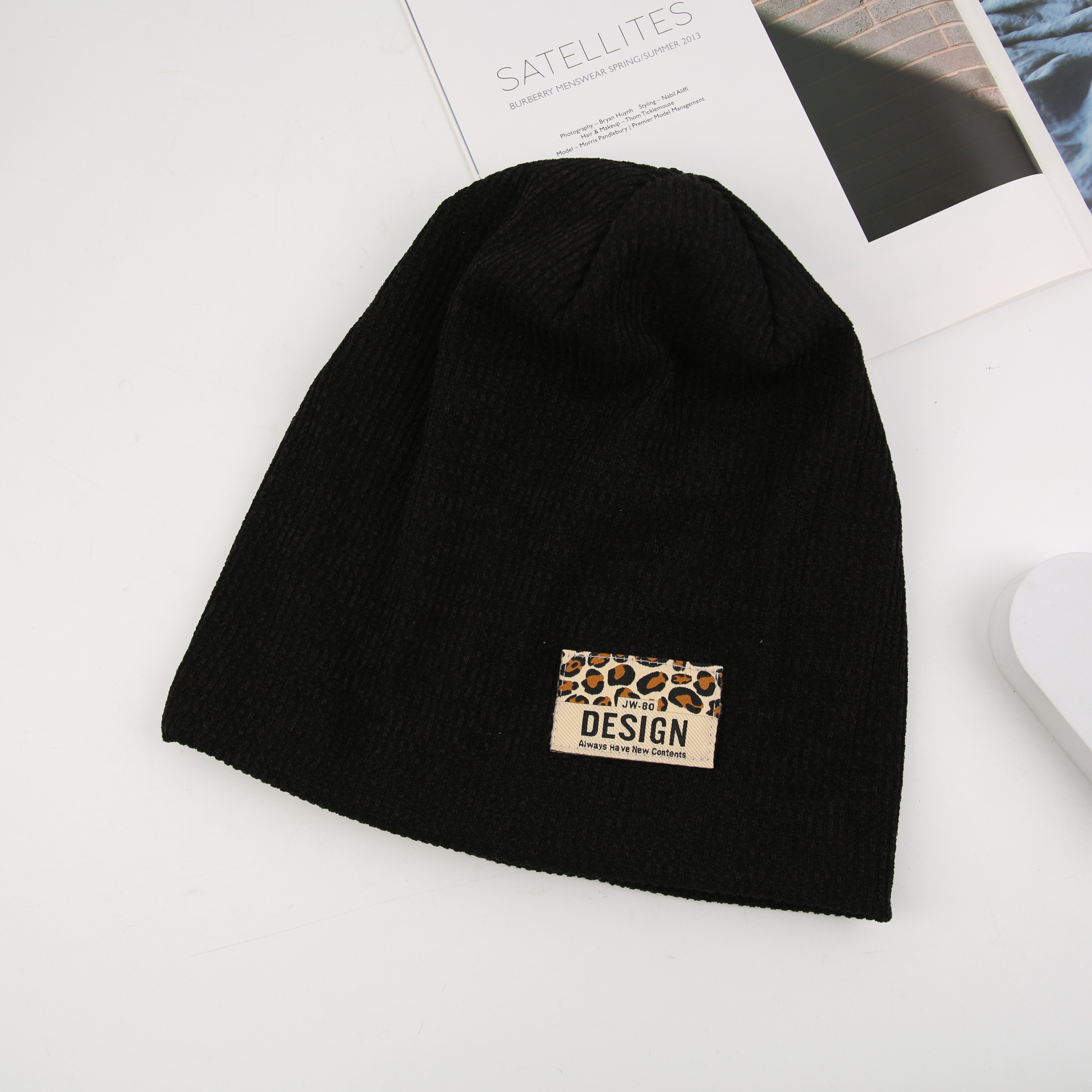 Women's autumn and winter Japanese-style cold hats that accentuate the face, small pullover hats, big head encirclement hats, postpartum hats, and no-makeup headscarves details Picture