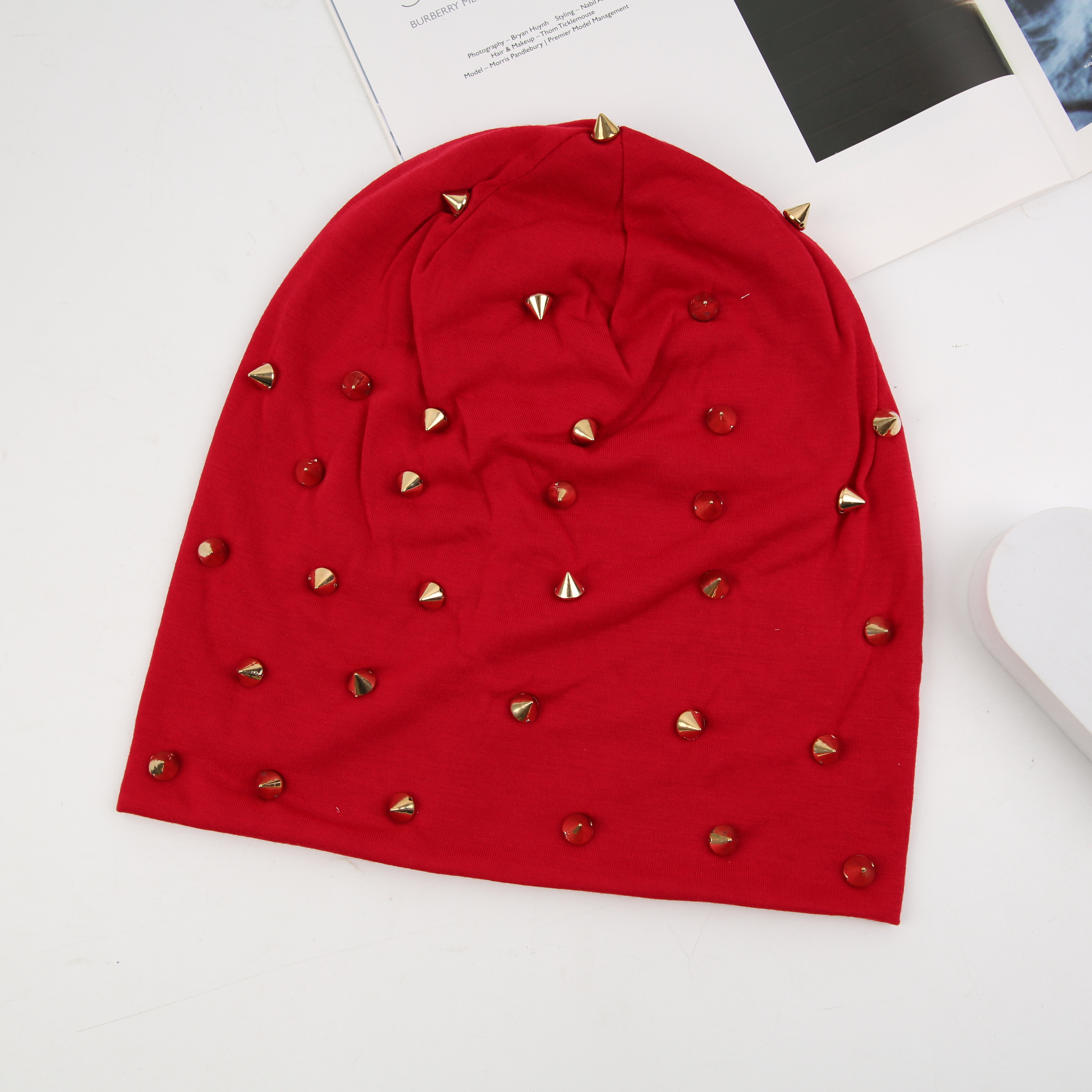 A black macaron pile hat for women to show off their faces, a small internet-famous knitted cold hat, a woolen hat with a large head circumference, a Japanese-style thin style for men during the spring and autumn postpartum period Application Scenario