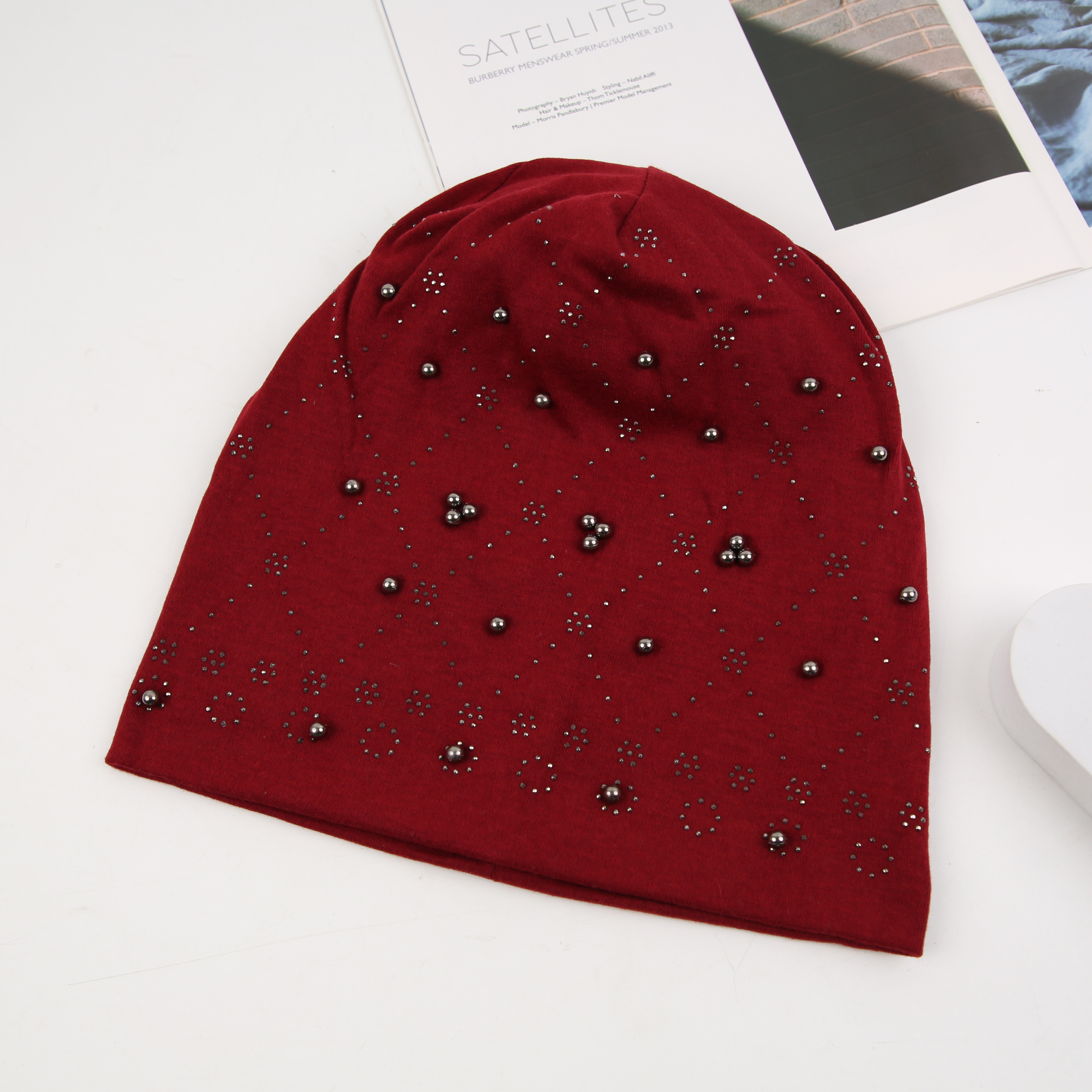 Black pile cap for women, spring and autumn, Japanese-style knitted postpartum cap, fashionable headscarf, versatile, internet-famous, rolled-up cold cap, winter pearl Specification image