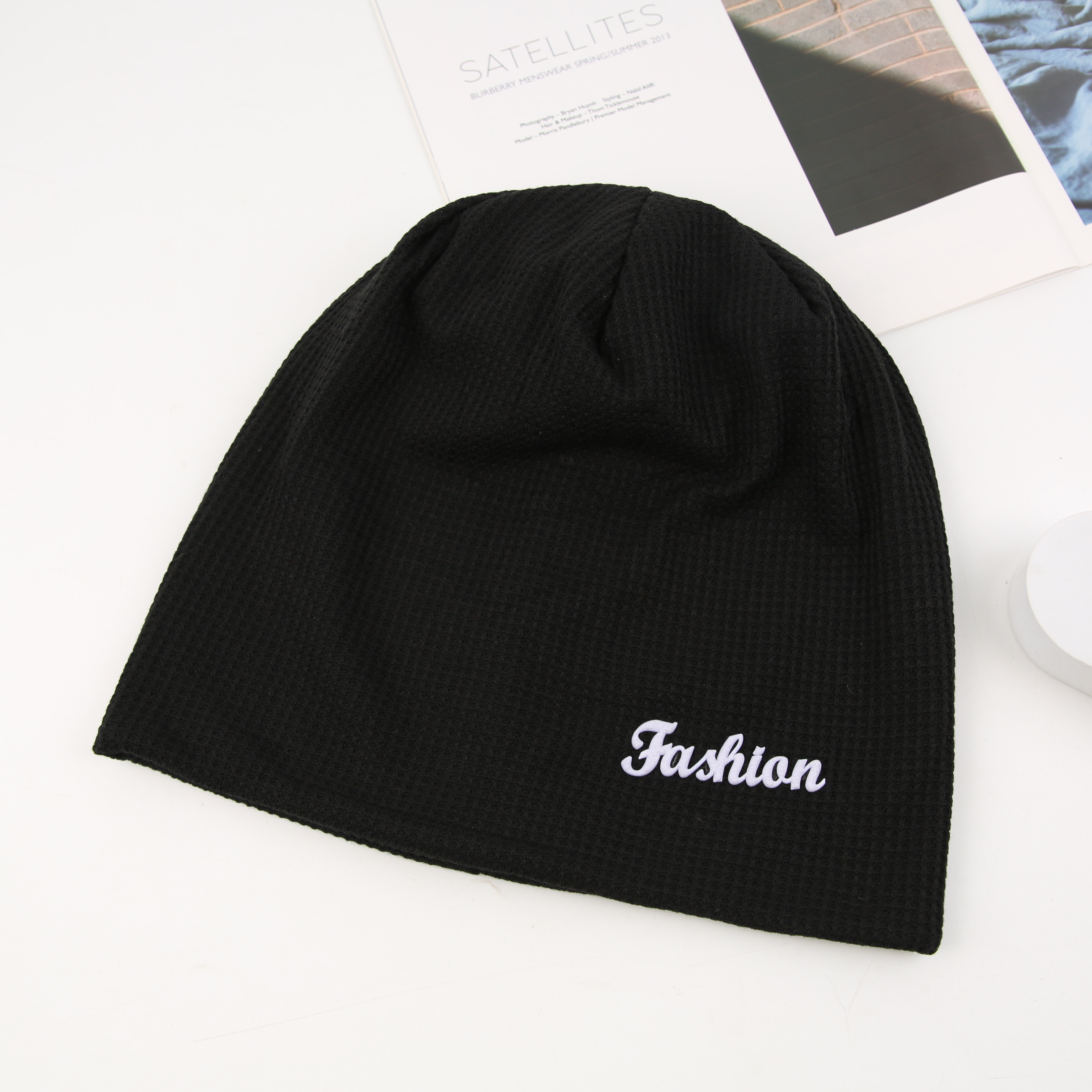 The popular "Moon Hat" in Korean style, the "Dui Dui hat", is a trendy and fashionable all-rounder for spring and autumn. It's a cold hat for women and a knitted headscarf for warmth in winter Specification image