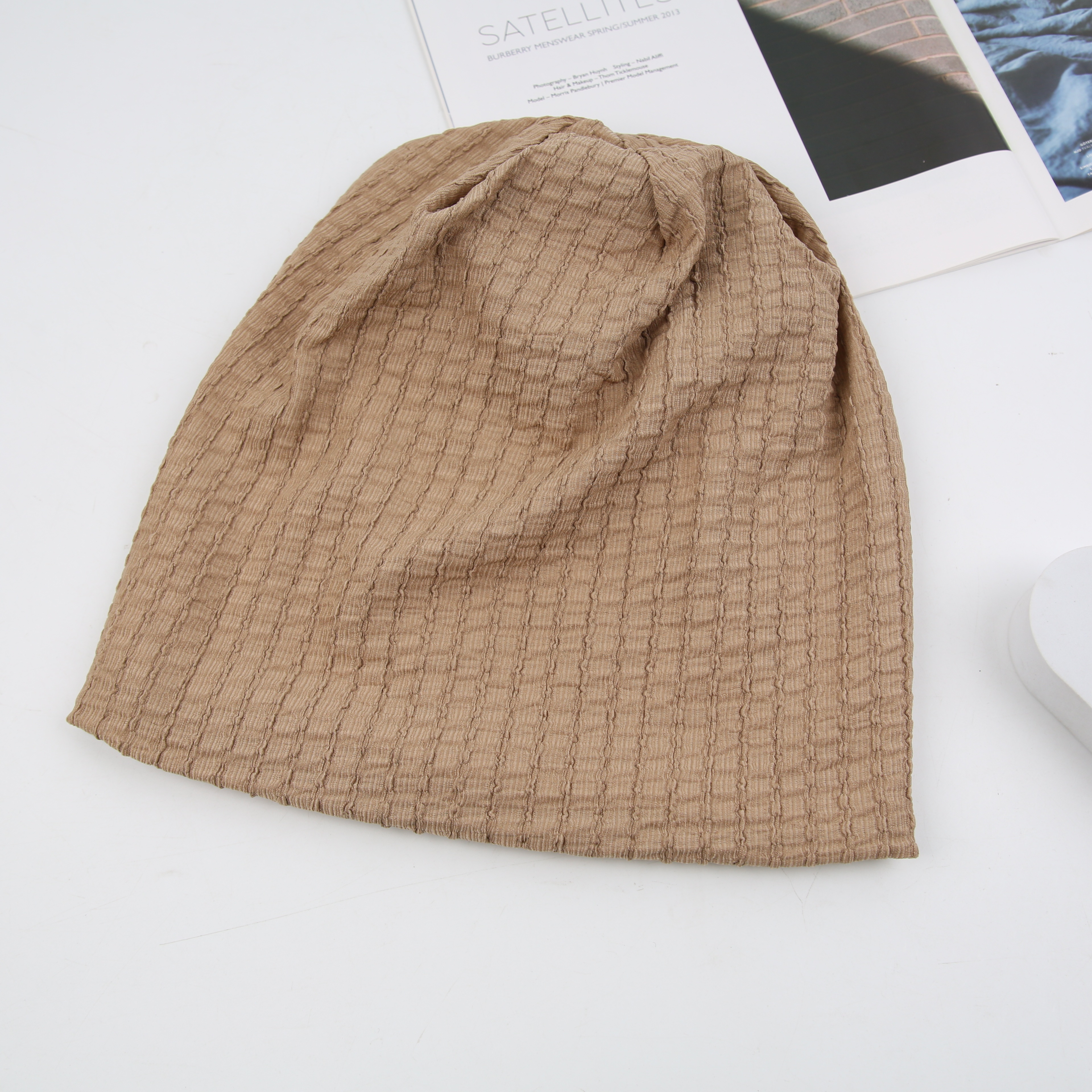 A small, stylish black hat on Instagram for women, a versatile knitted pile hat for spring and autumn, a woolen hat for summer, a headscarf, and a cold hat for postpartum confinement details Picture