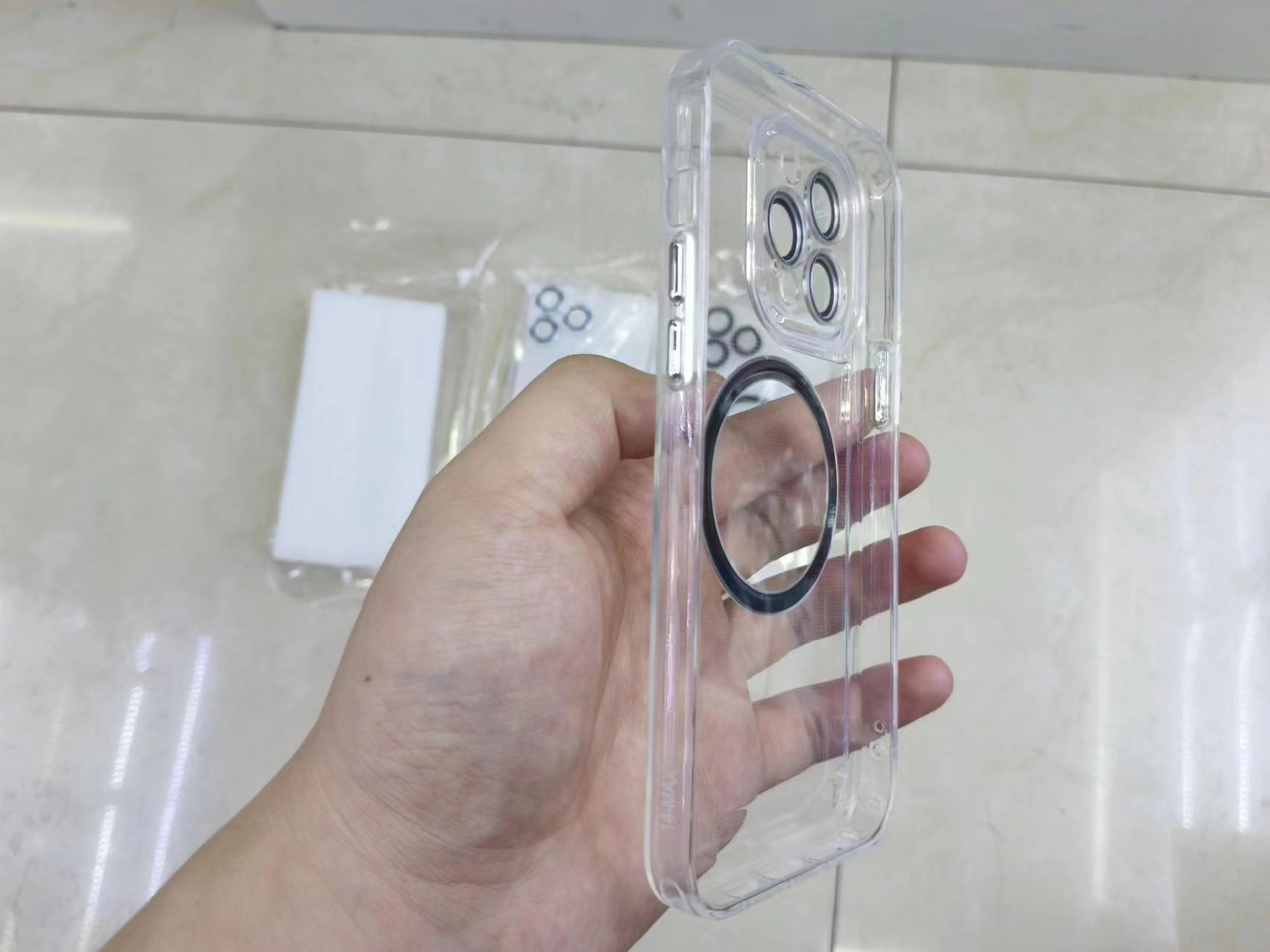 Electroplated keys, transparent magnetic phone case with lens film Application Scenario