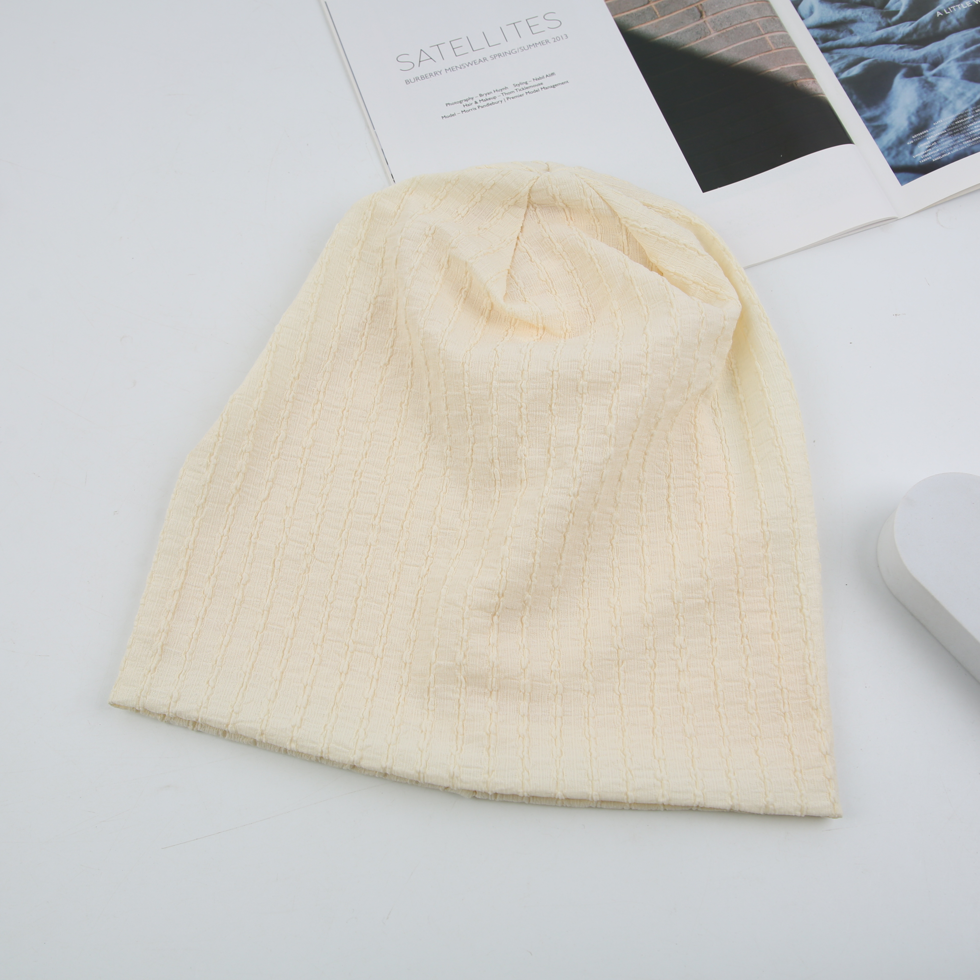 A small, stylish black hat on Instagram for women, a versatile knitted pile hat for spring and autumn, a woolen hat for summer, a headscarf, and a cold hat for postpartum confinement Application Scenario