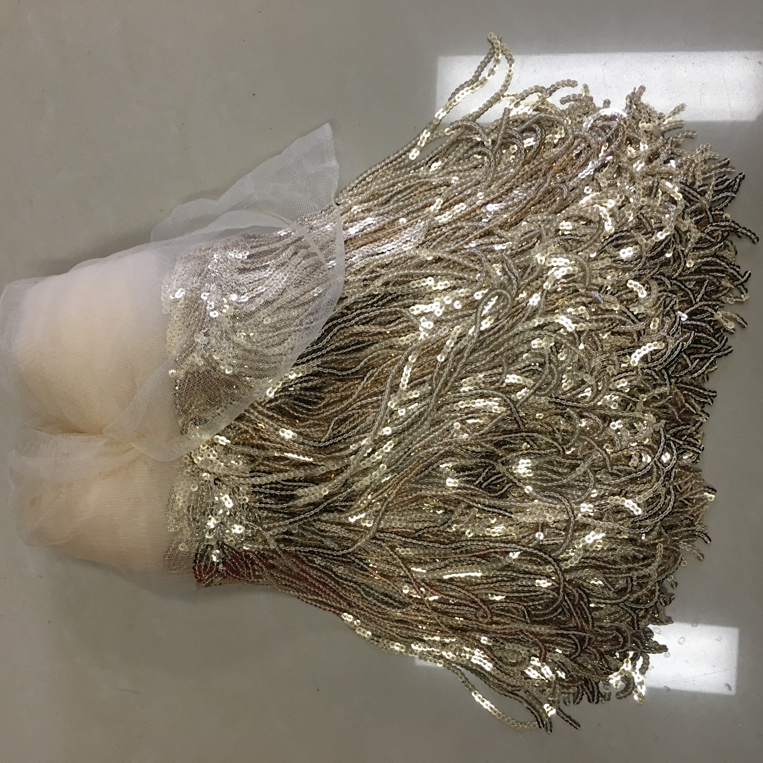 Leaf tassels, beards, mesh sequins, DIY curtains, stage performance costumes, ribbons details Picture