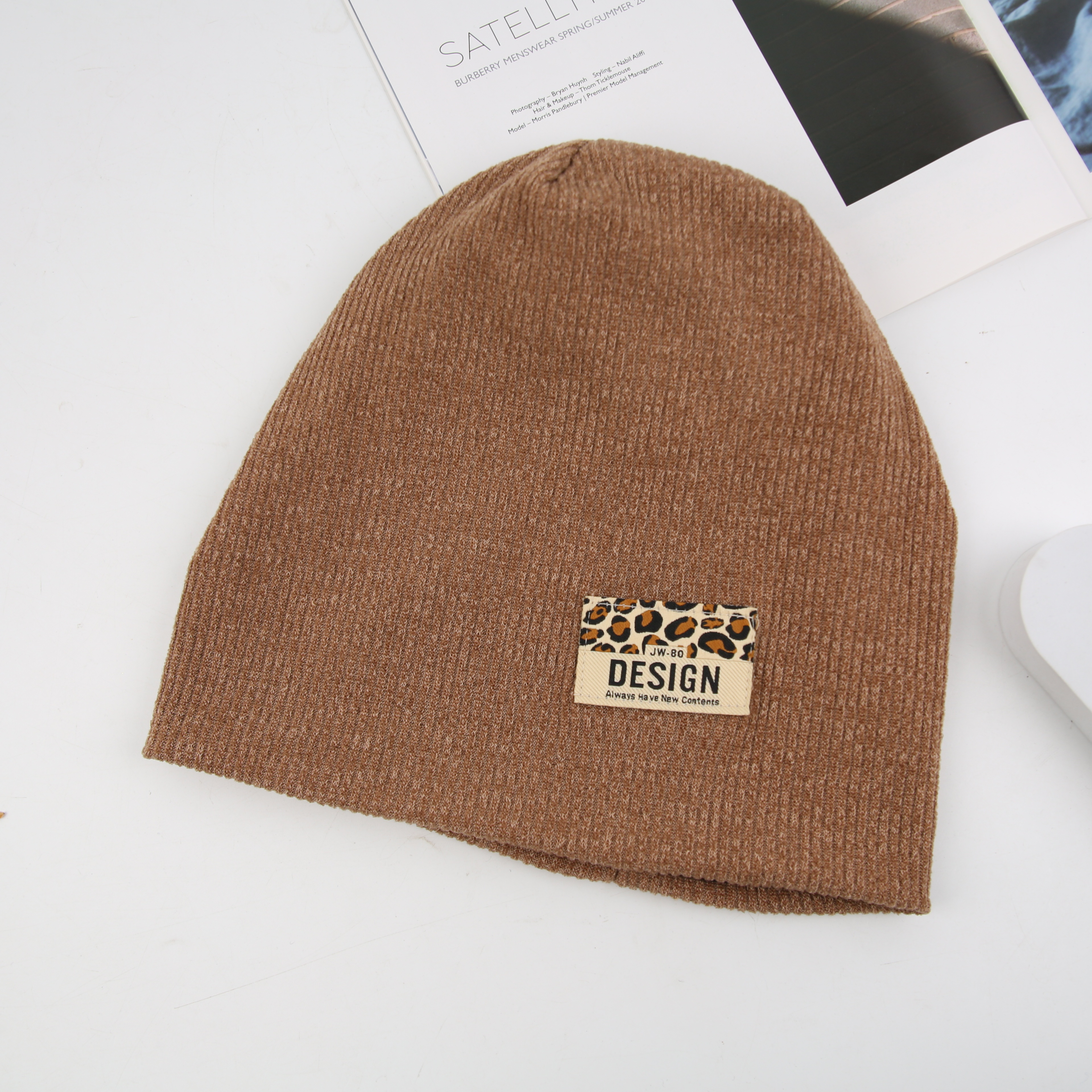 Women's autumn and winter Japanese-style cold hats that accentuate the face, small pullover hats, big head encirclement hats, postpartum hats, and no-makeup headscarves Specification image