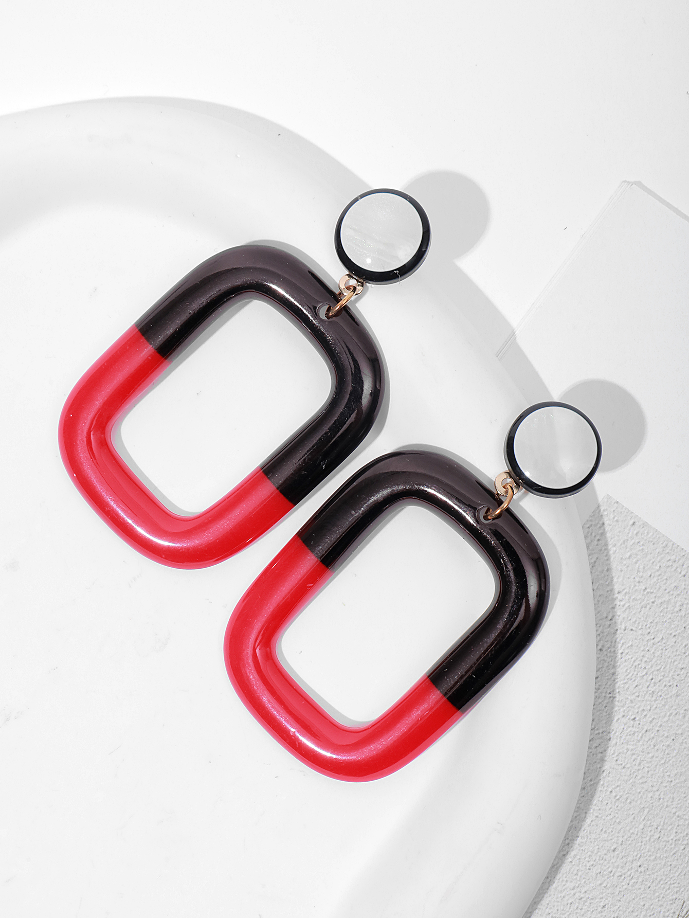 Fresh and sweet Hong Kong-style rectangular acrylic acetate sheet earrings, geometric metal oil-dropping stud earrings Specification image