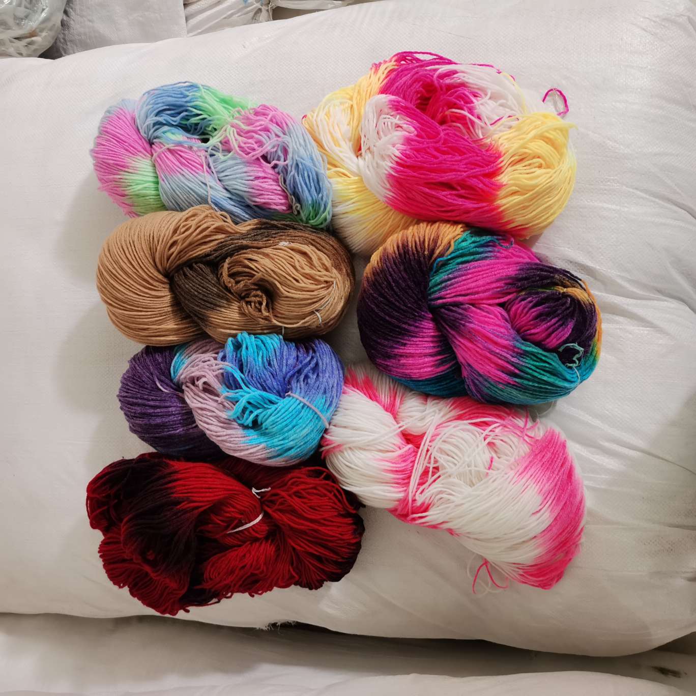 Break the dyed yarn Item Picture