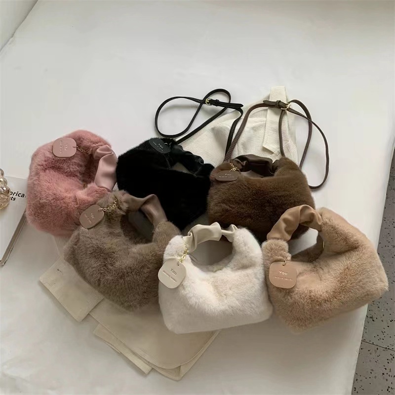 Bolsa de peluche cute bear crossbody bag 2023 nuevo estilo japonés y coreano caricatura pequeña bolsa de peluche con oso bolsa de peluche al por mayor bolsa de peluche cute bear crossbody bag 2023 nuevo estilo japonés y coreano caricatura pequeña bolsa de peluche con oso detail image 14