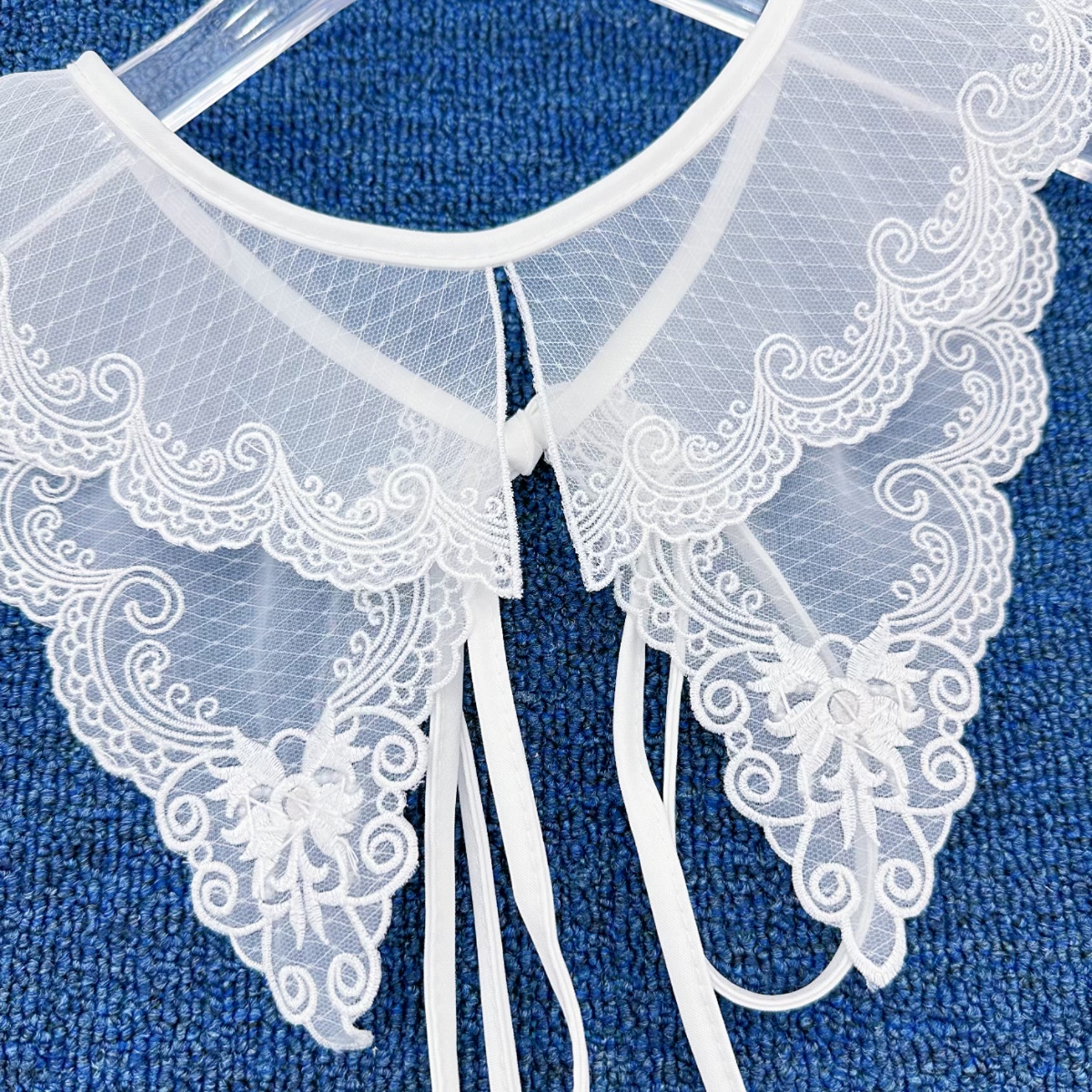 Embroidered lace collars, clothing accessories, decorative sweaters, shirts, versatile collars details Picture