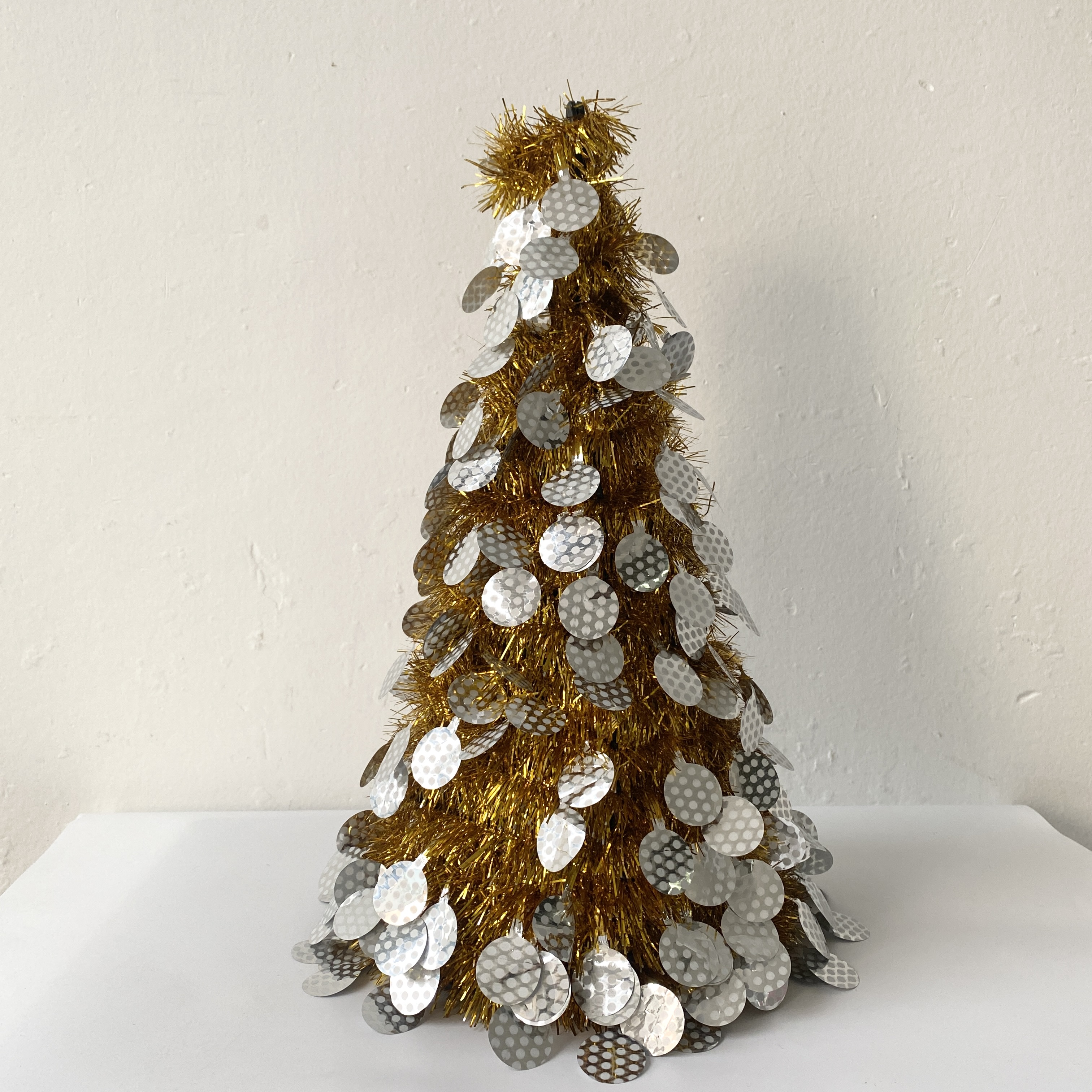 The tower tree has lace Item Picture