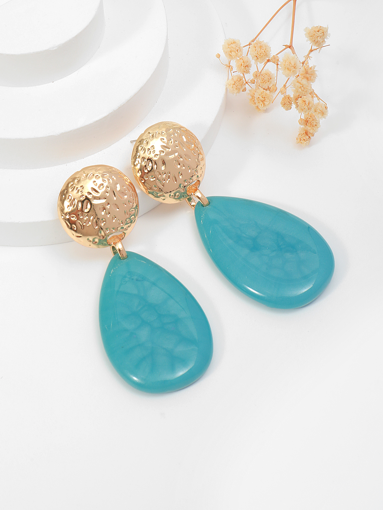 European and American geometric water drop acrylic stud earrings, colored glitter camouflage earrings, acetic acid sheet exaggerated earrings for women Application Scenario