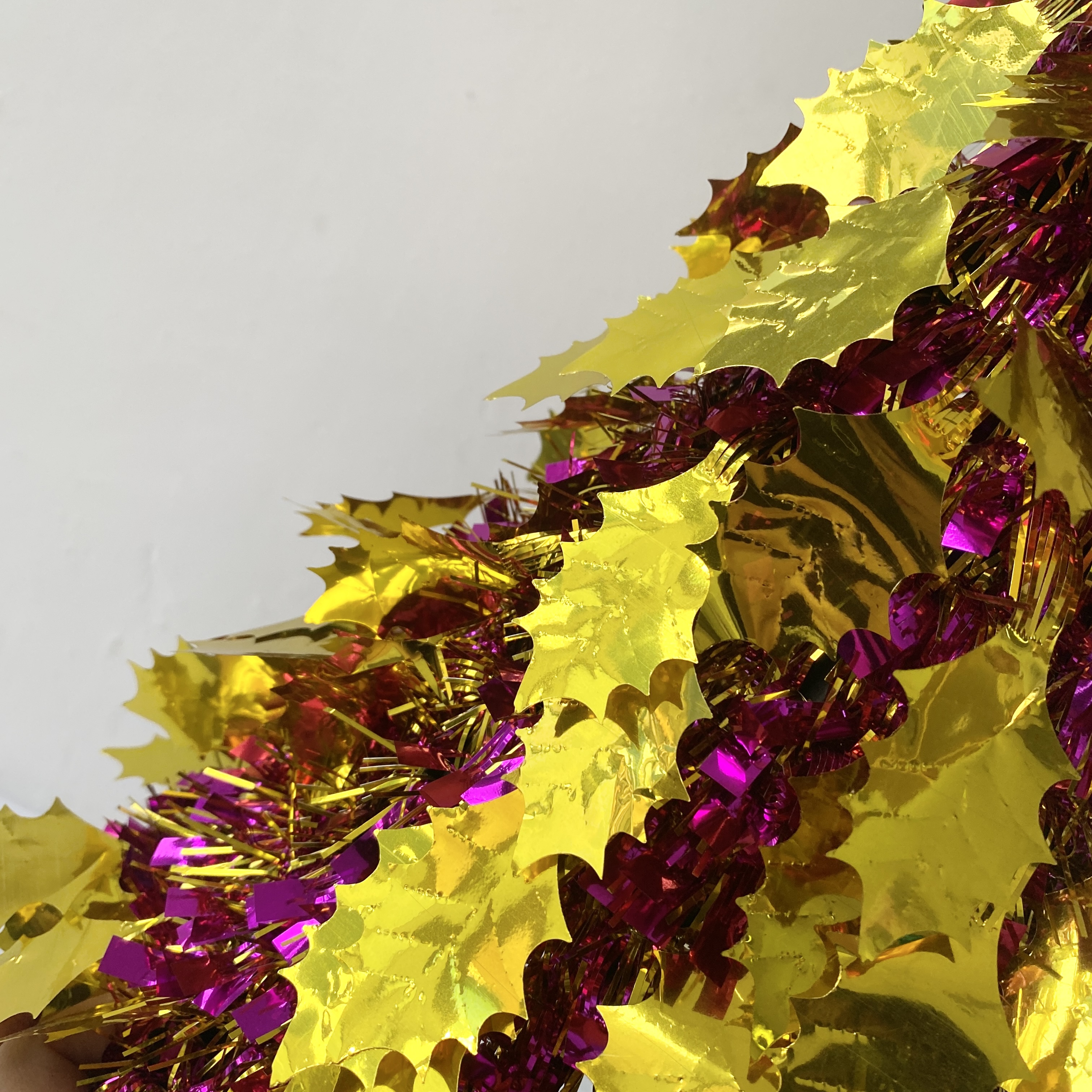 The lace of the leaves of the tower tree Item Picture
