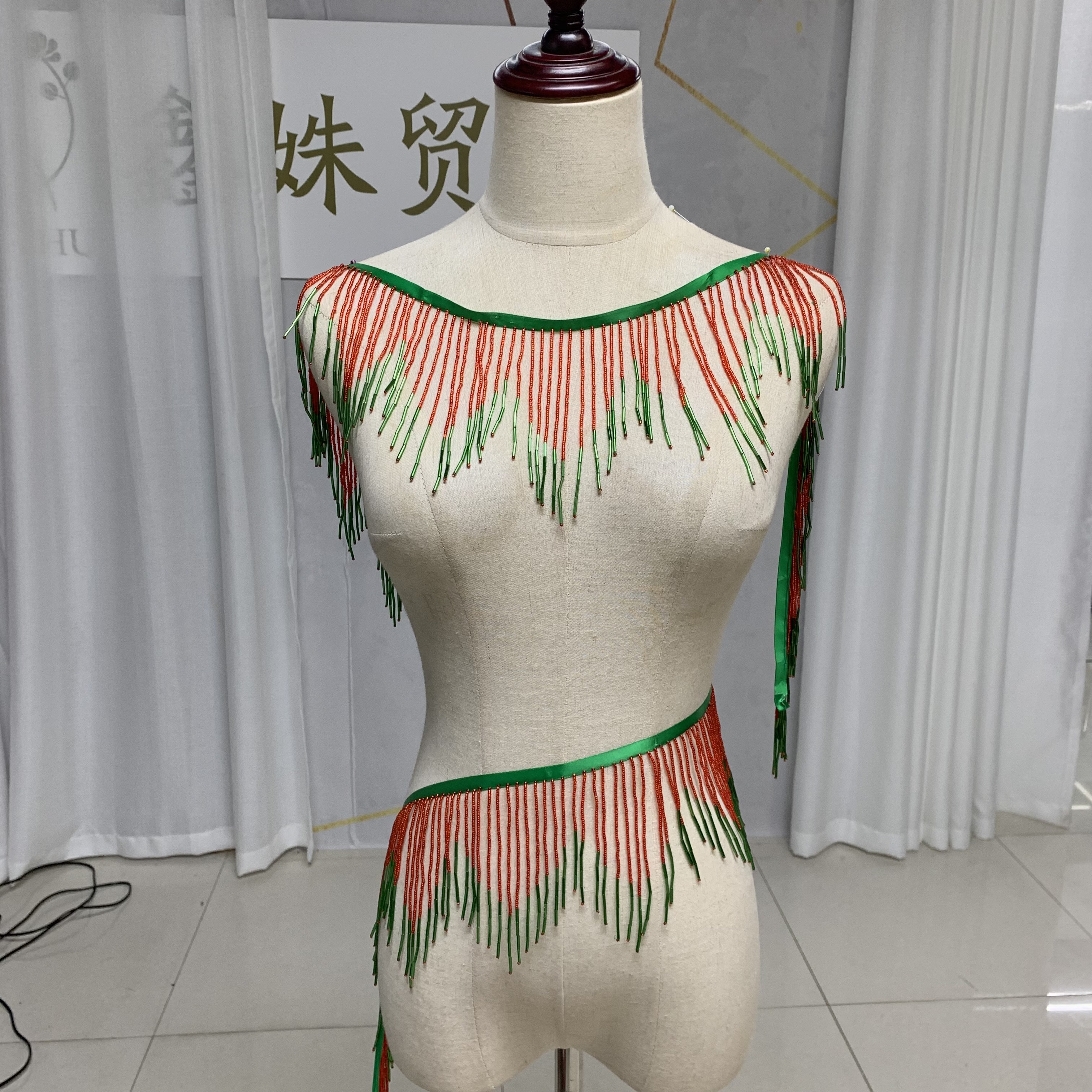 10-15cm doble color wave dance wear borla bead DIY edge spike accesorios Application Scenario