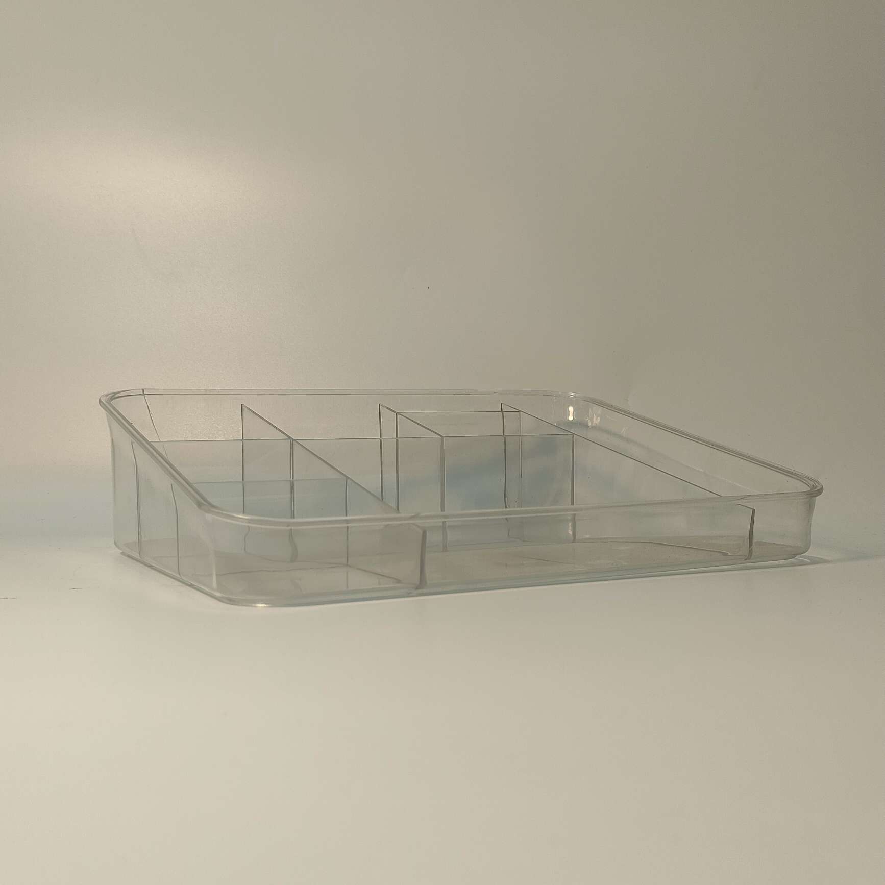 Desktop cosmetics storage box, compartments for skin care, lipstick, powder compact, storage rack, dressing table, household plastic organization box Application Scenario