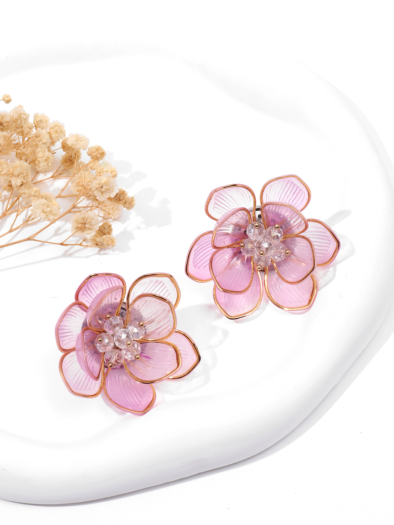 New summer sweet and fresh gradient blue flower earrings, fashionable and elegant light luxury women's stud earrings Item Picture