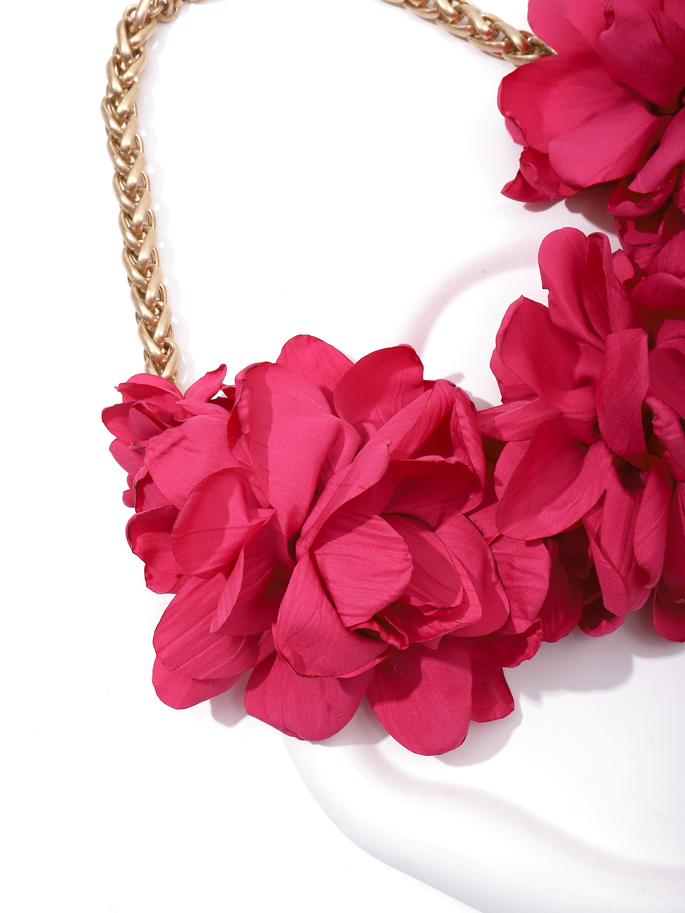 Za's new European and American fashion, versatile flower red necklace, simple, elegant and exquisite collarbone chain Application Scenario