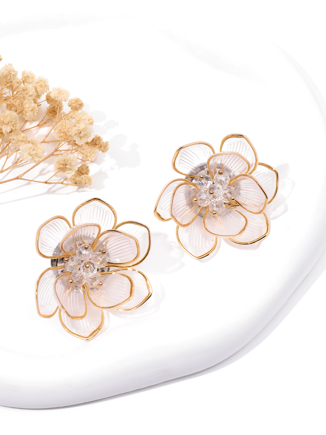 New summer sweet and fresh gradient blue flower earrings, fashionable and elegant light luxury women's stud earrings Specification image