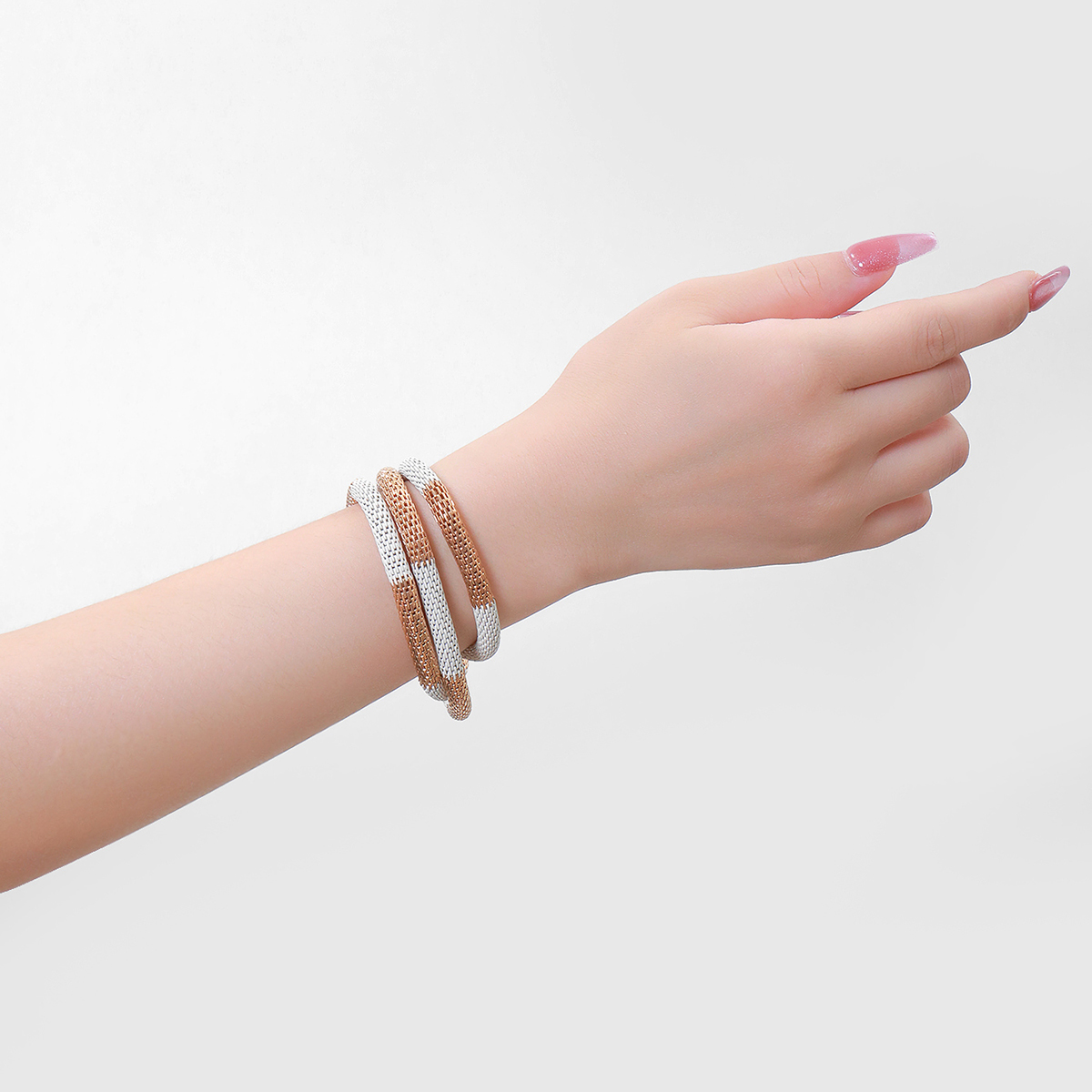 European and American fashion Bohemian summer jewelry alloy geometric bracelet, off-white Application Scenario