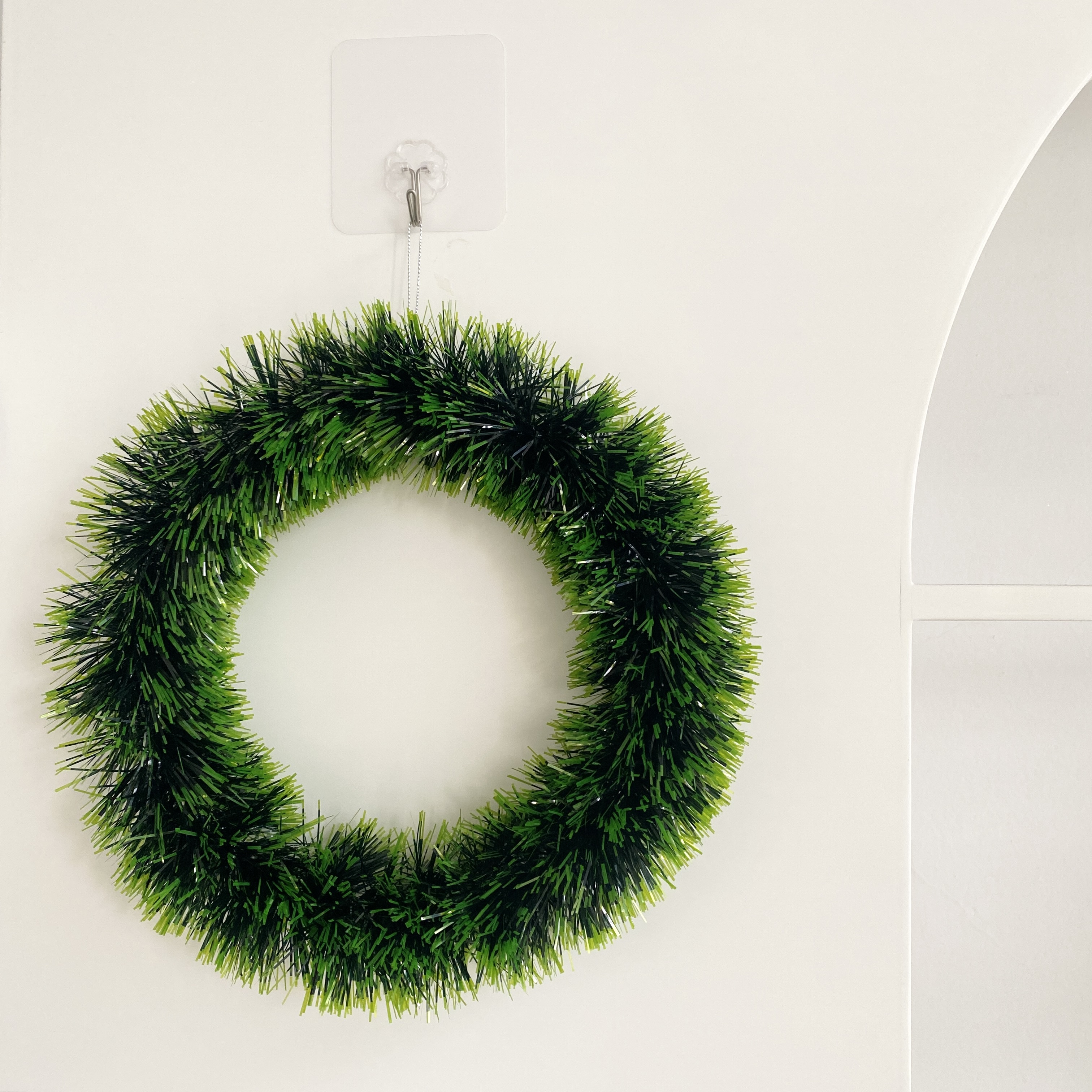 A dark green garland with white edges Item Picture