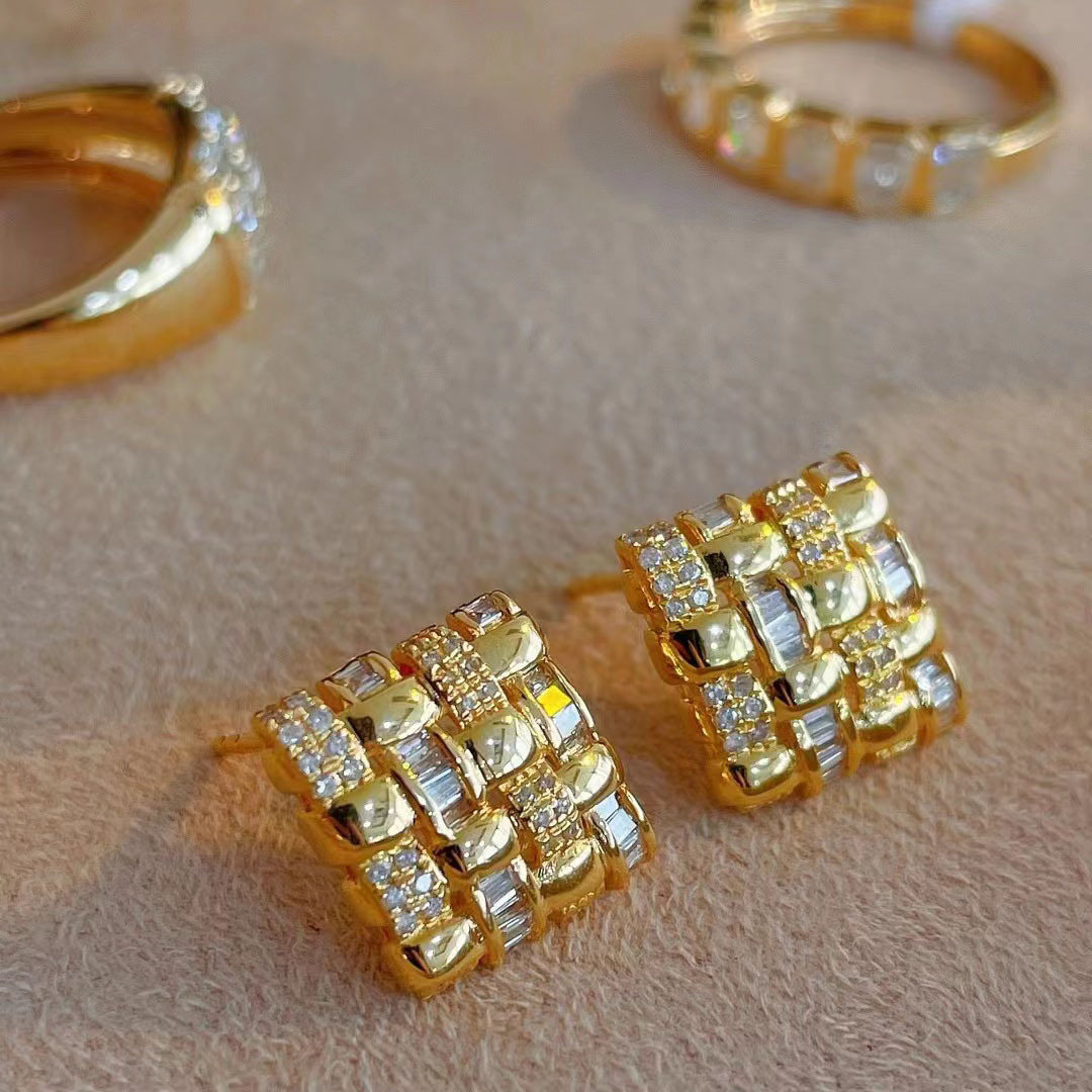 Vintage style simple stud ins style gold plated 18k set diamond stud earrings Girlfriends birthday gift diamond earrings