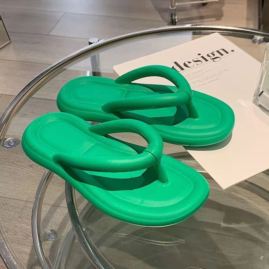 Summer new dopamine-colored flip-flops for women's outerwear, flip-flops and anti-slip beach shoes from foreign trade PVC are in stock at the factory