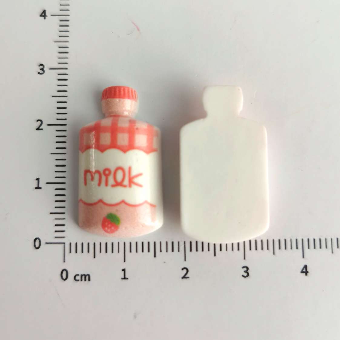 Simulated toy small bottles, wine bottles, half-sided milk bottles, coffee bottles, hair clips, supermarket and convenience store cartoon resin cups, jewelry accessories. One package contains 500 pieces Application Scenario