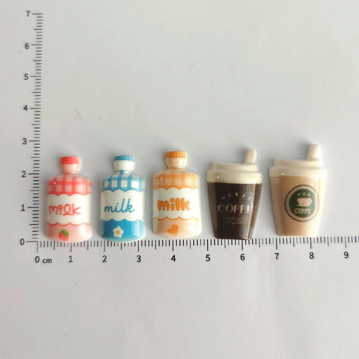 Simulated toy small bottles, wine bottles, half-sided milk bottles, coffee bottles, hair clips, supermarket and convenience store cartoon resin cups, jewelry accessories. One package contains 500 pieces details Picture