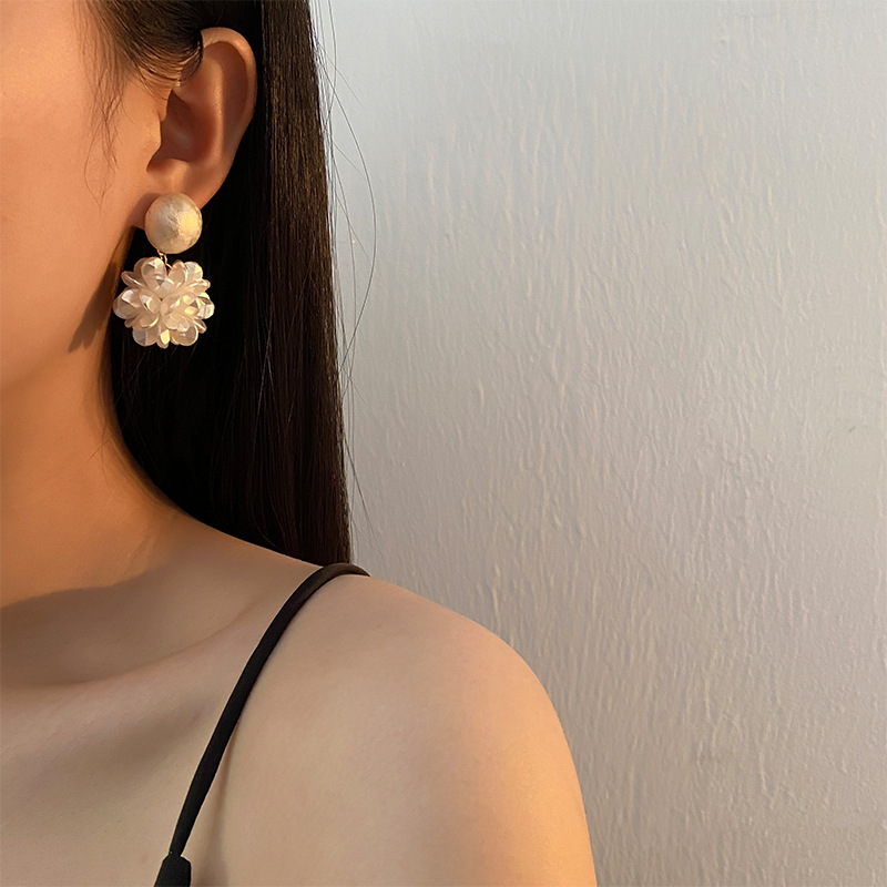 2023年新款潮女亚克力花朵韩版百搭纯银耳饰耳钉防过敏