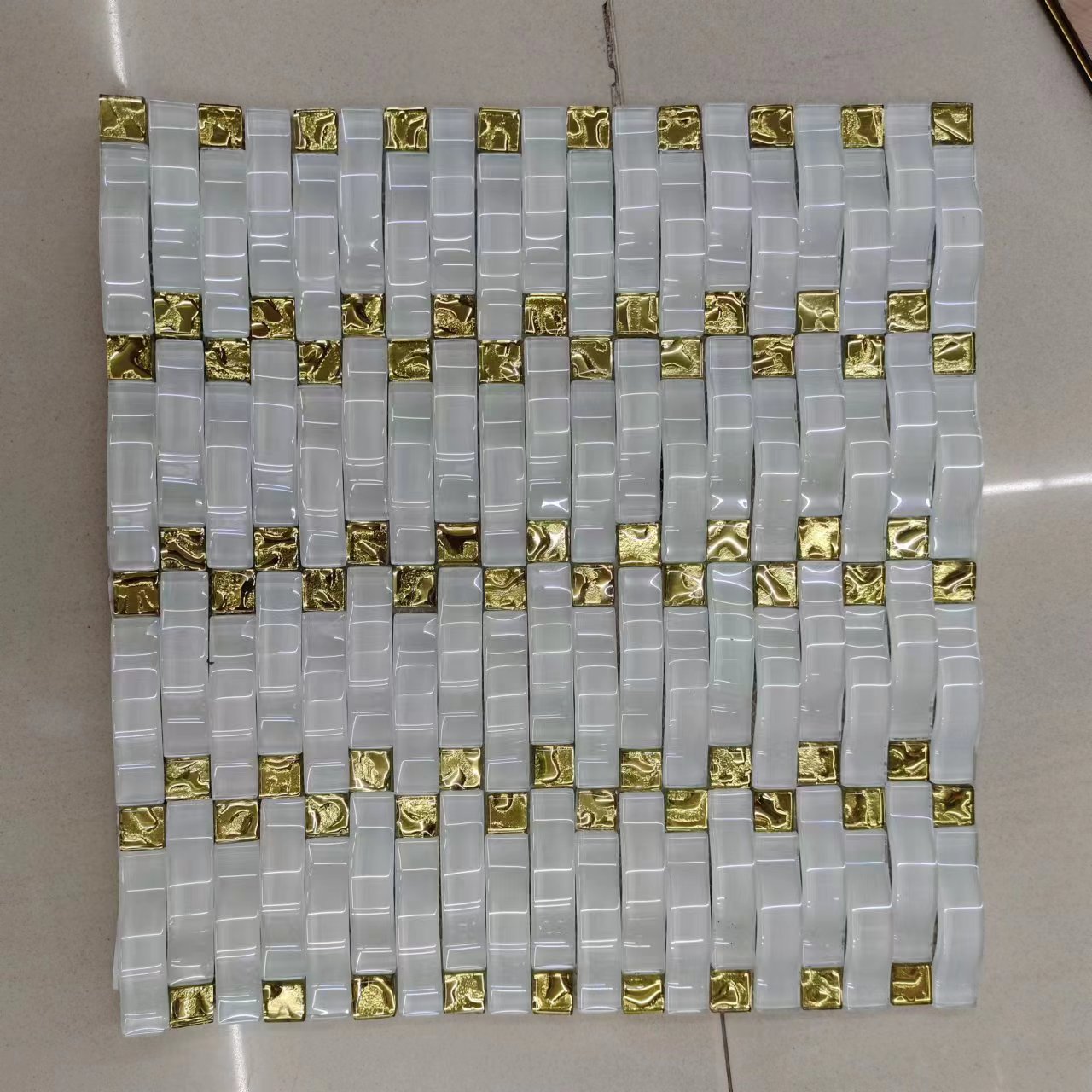 Crystal glass Mosaic porcelain small pieces TV background wall tiles wall-mounted water pool self-adhesive wall-mounted water pool Mosaic swimming pool Mosaic