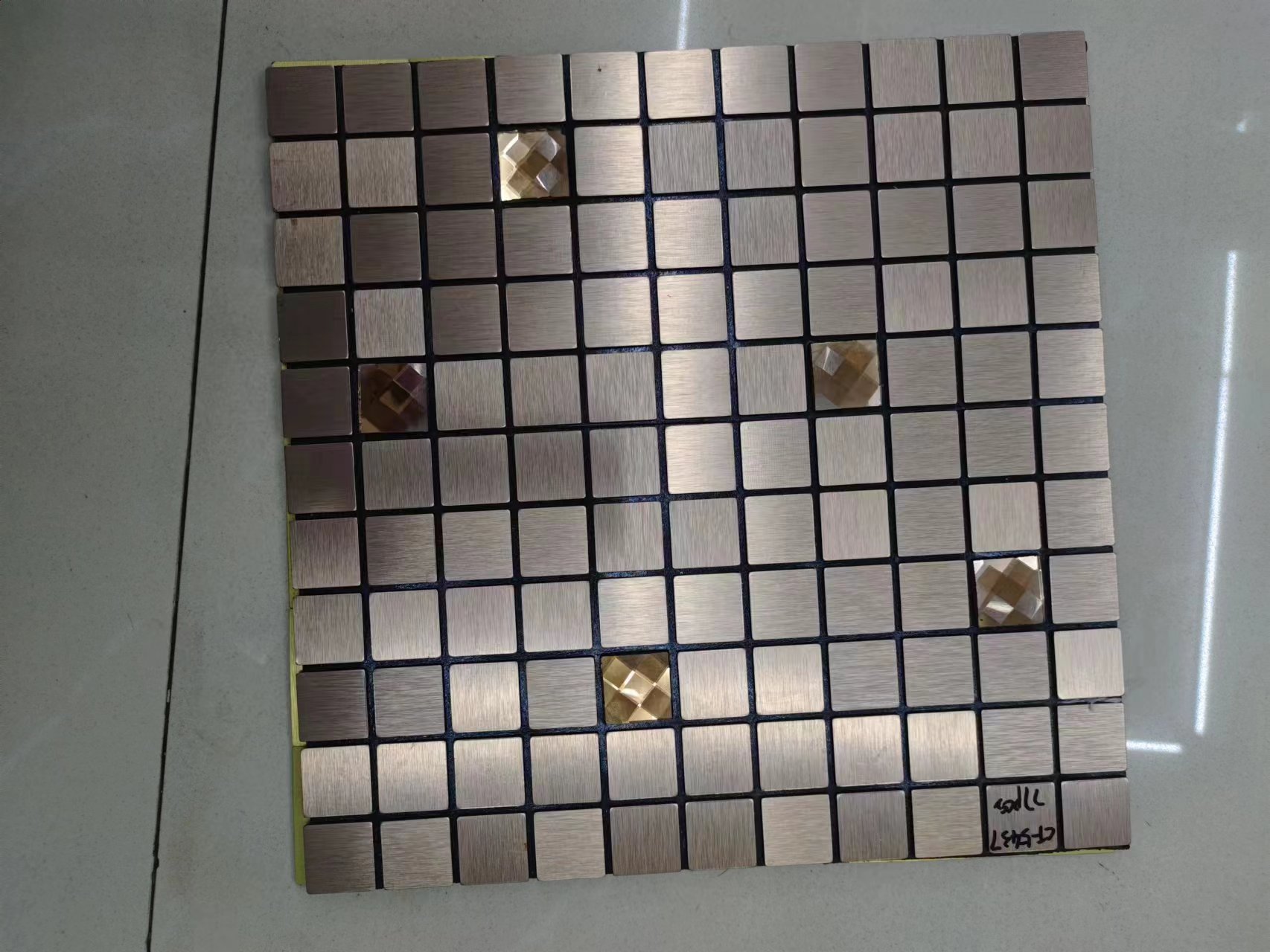 Crystal glass Mosaic tiles, small pieces of TV background wall tiles, wall-mounted water pool, self-adhesive wall-mounted water pool, Mosaic swimming pool, Mosaic details Picture