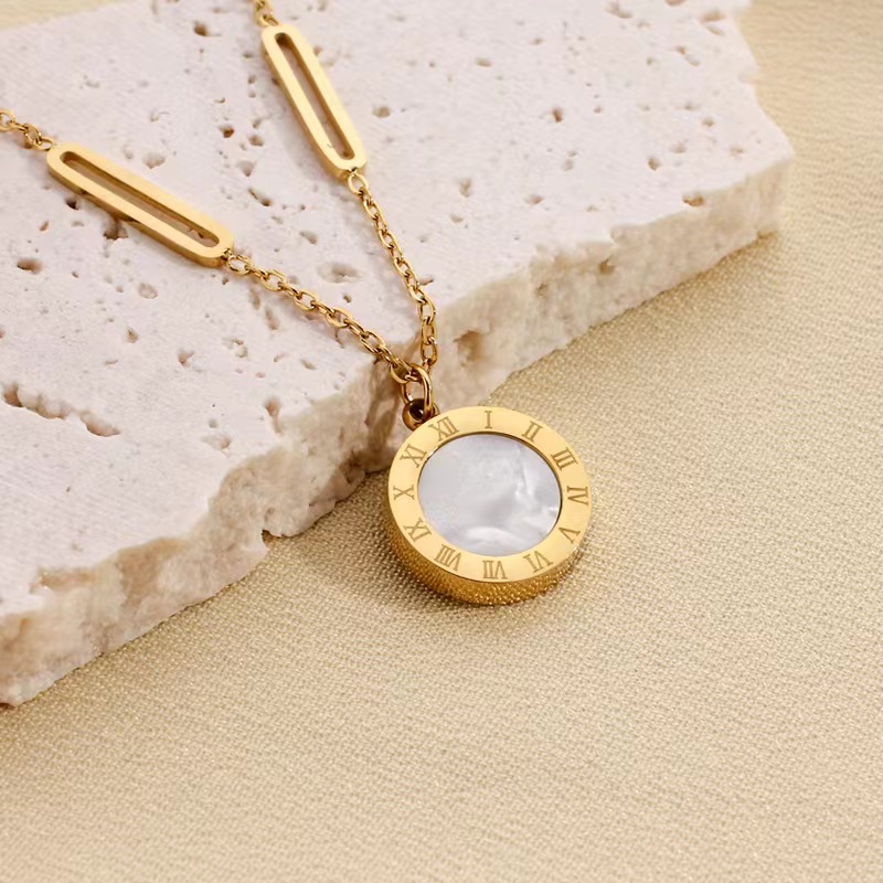 European and American titanium steel classic Roman numeral double-sided black and white mother-of-pearl necklace details Picture
