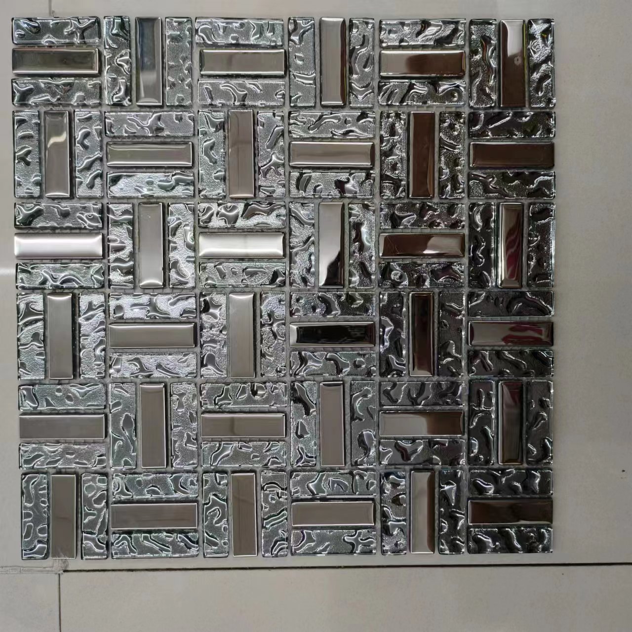 Crystal glass Mosaic tiles, small pieces of TV background wall tiles, wall-mounted water pool self-adhesive wall-mounted water pool Mosaic, swimming pool Massek self-adhesive Mosaic Item Picture