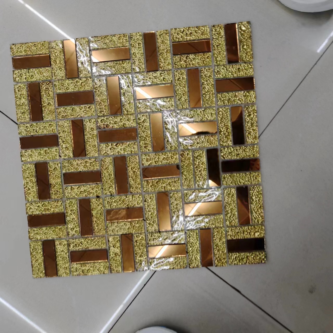 Crystal glass Mosaic tiles, small pieces of TV background wall tiles, wall-mounted water pool self-adhesive wall-mounted water pool Mosaic, swimming pool Massek self-adhesive Mosaic Application Scenario