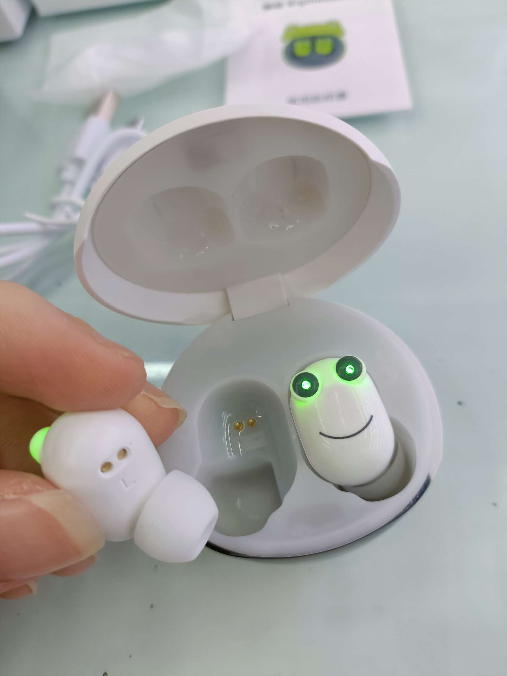Big mouth frog Bluetooth headset Item Picture