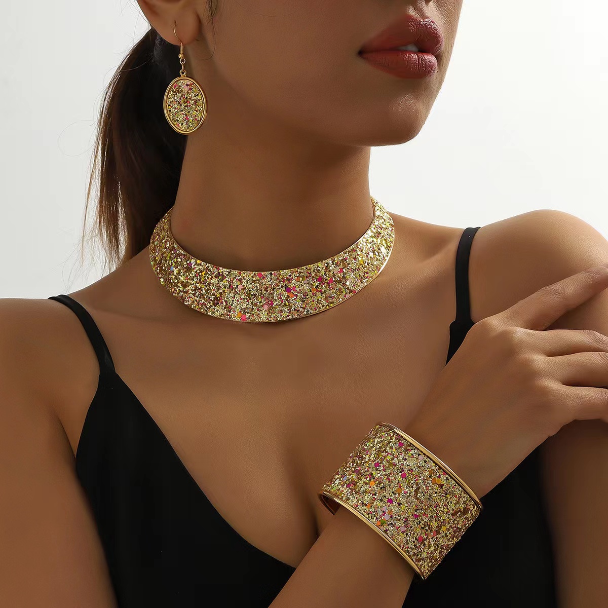 Cross-border Amazon Shein Pinduoduo Overseas Edition Best-selling European and American fashion trend electroplated gold women's metal neckband, collar and earrings set details Picture