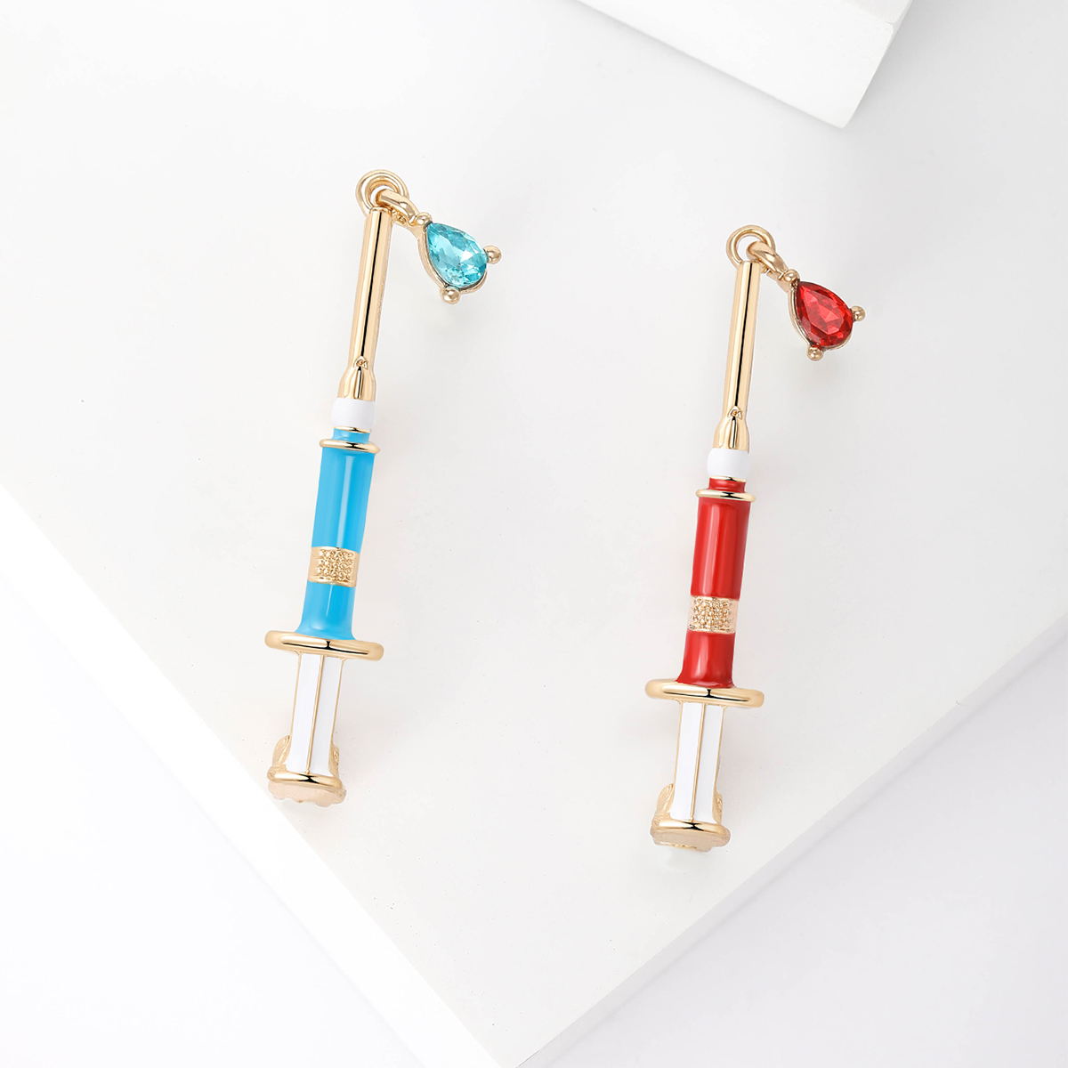 Ziyang Accessories 2023 New Export brooches, syringes, creative bags, medical best-selling badges, equipment accessories, collars, direct sales from European and American syringes manufacturers Specification image